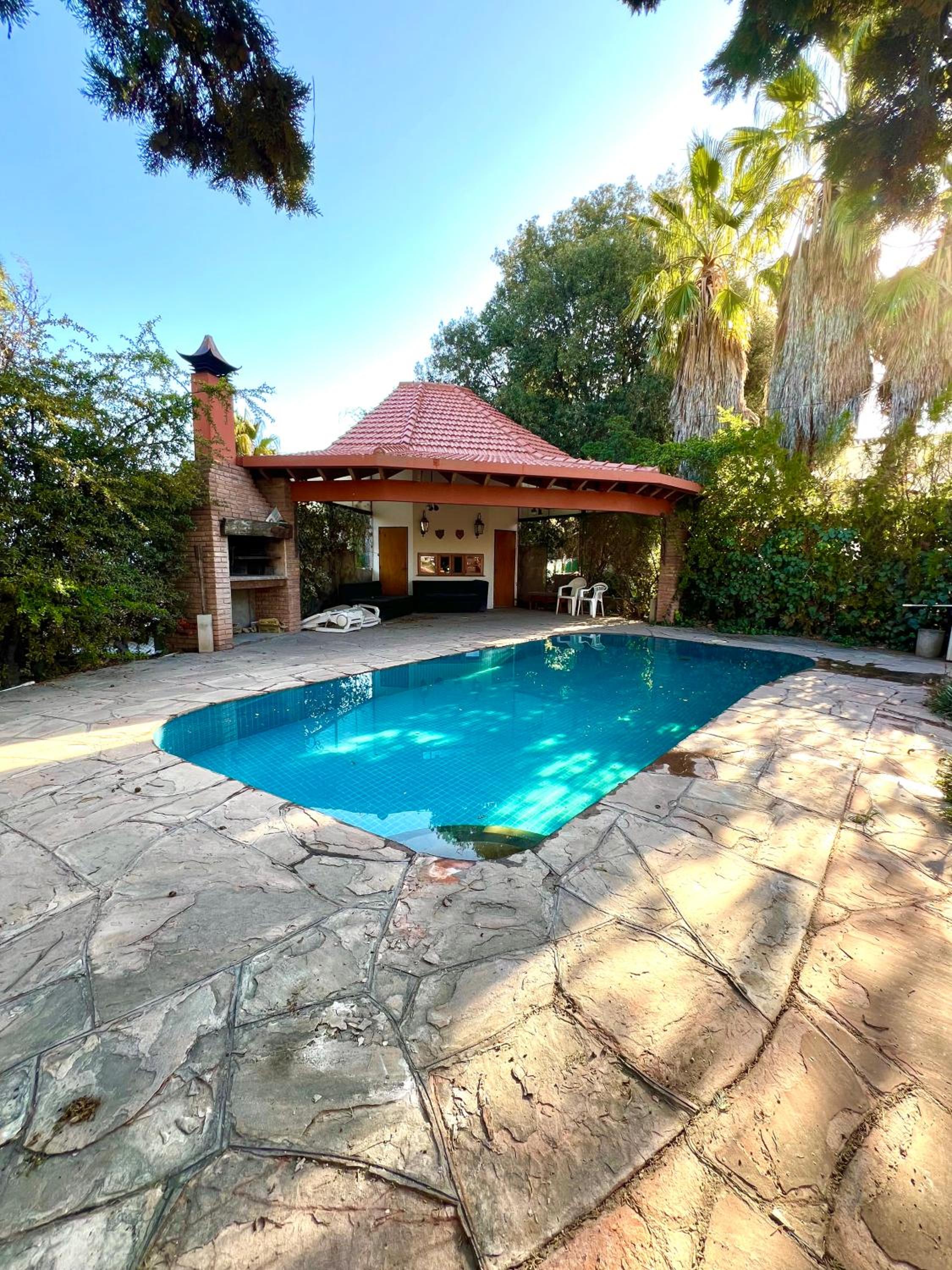 Lujosa casa en la mejor zona de chacras, Mendoza, con piscina, jardín y quincho