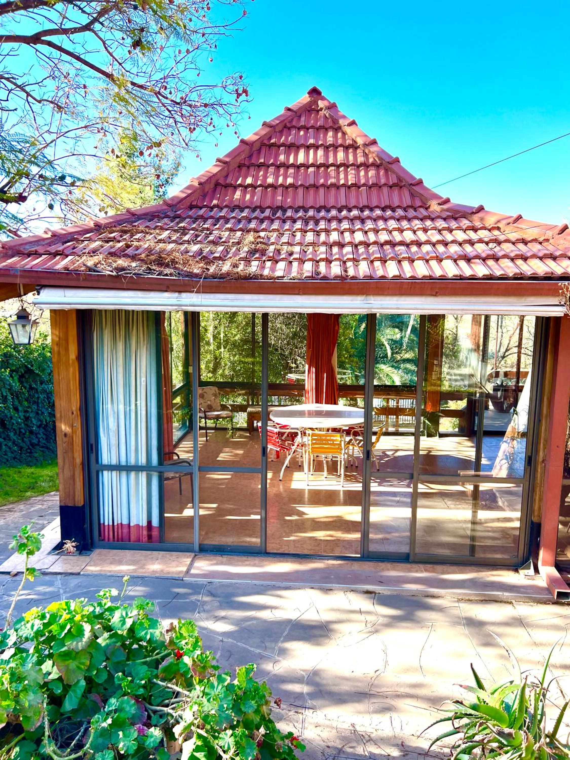 Lujosa casa en la mejor zona de chacras, Mendoza, con piscina, jardín y quincho