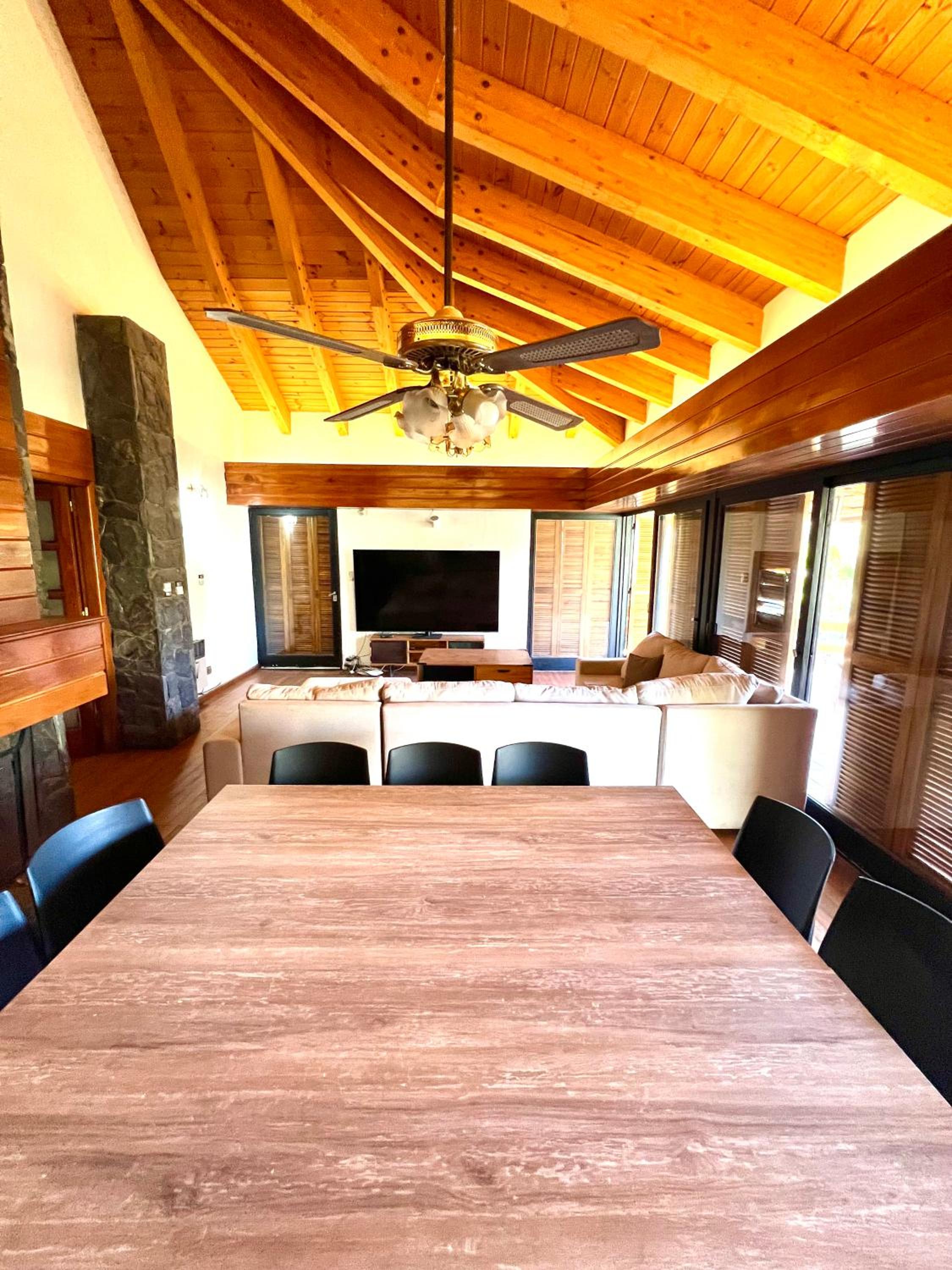 Lujosa casa en la mejor zona de chacras, Mendoza, con piscina, jardín y quincho