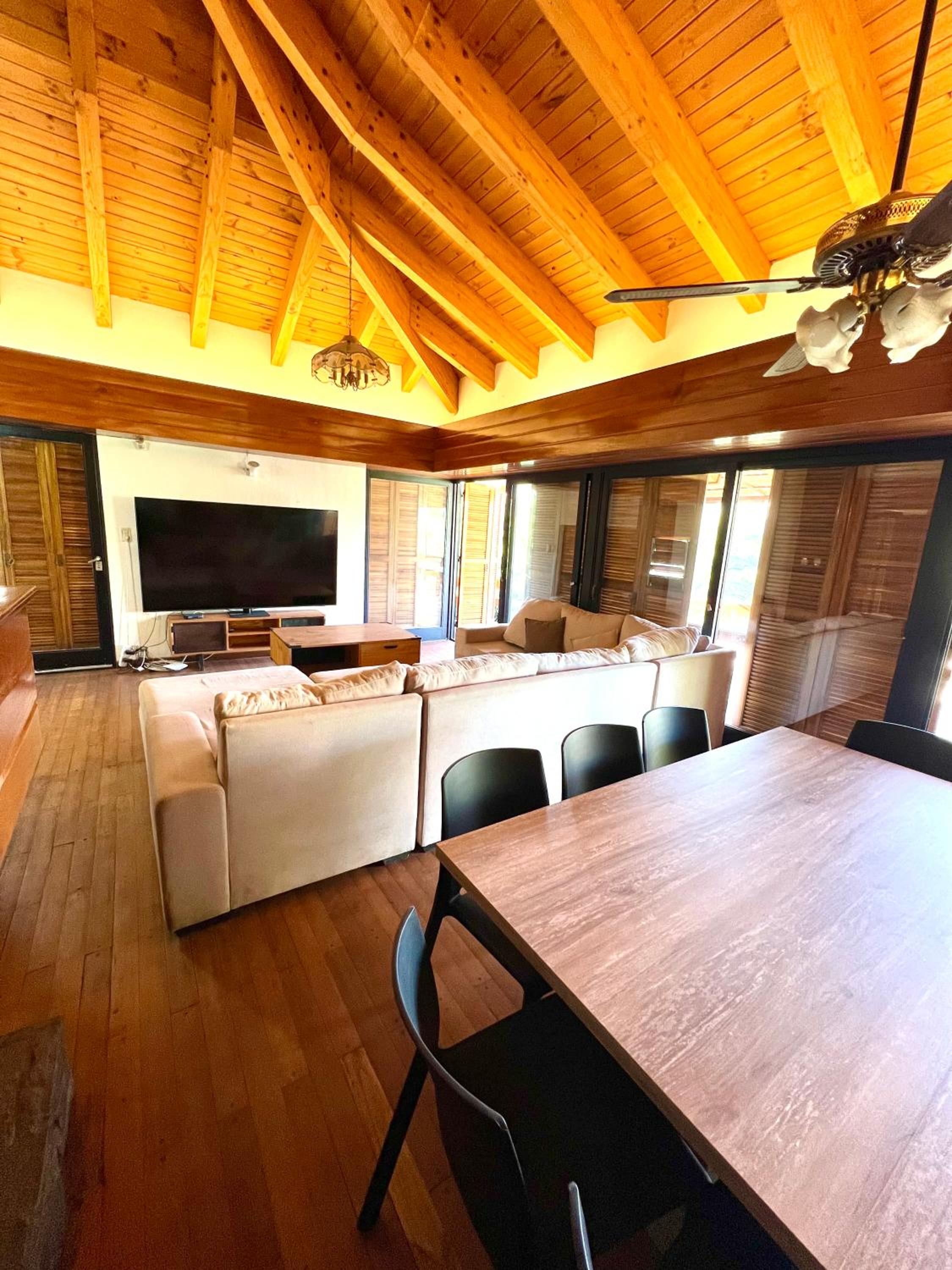 Lujosa casa en la mejor zona de chacras, Mendoza, con piscina, jardín y quincho