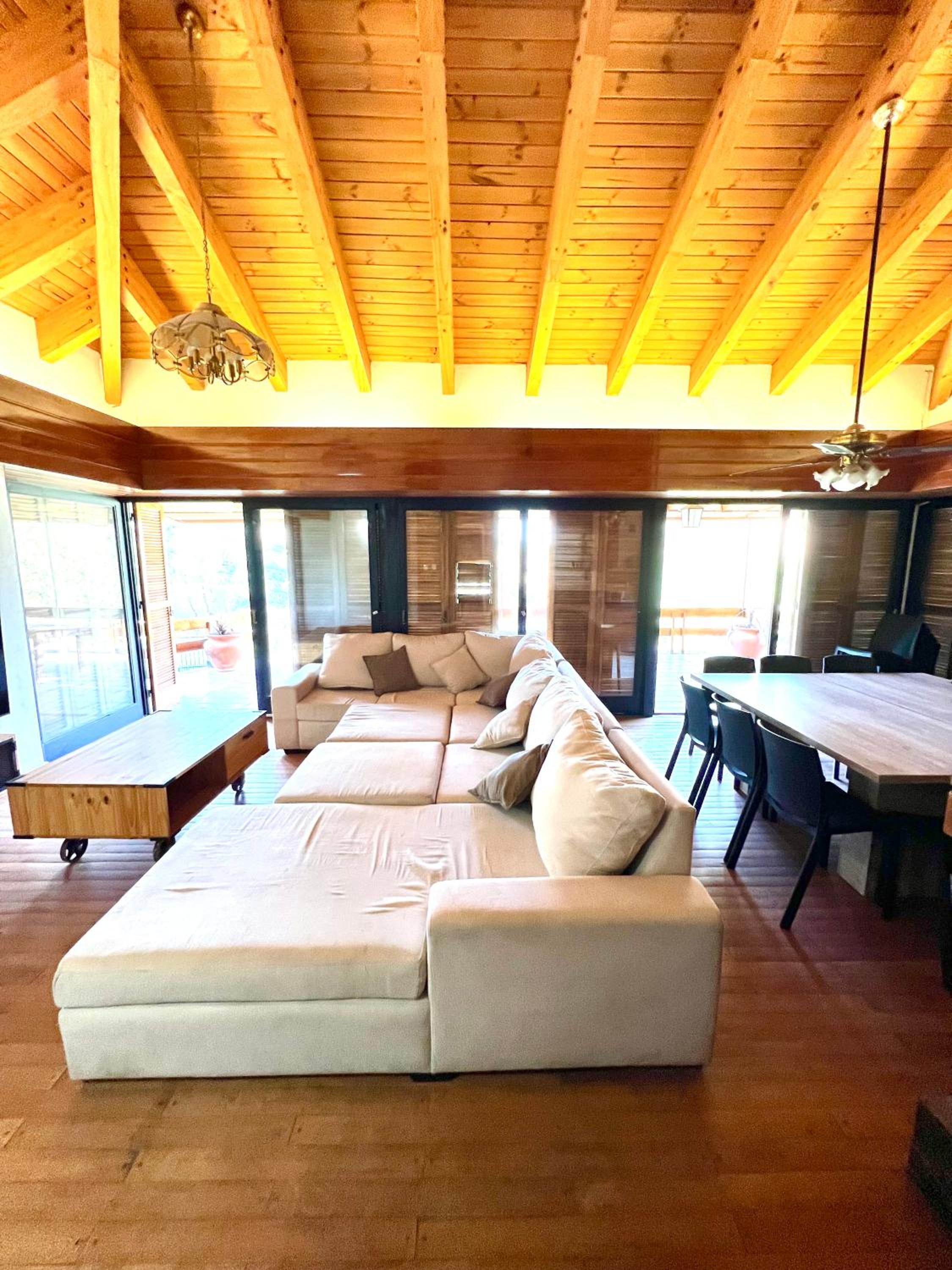 Lujosa casa en la mejor zona de chacras, Mendoza, con piscina, jardín y quincho