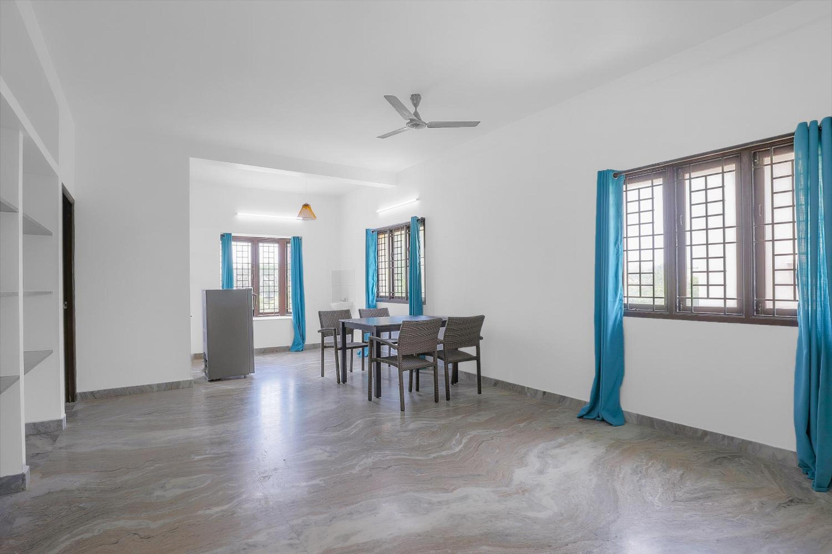 Hotel O Vibrant Stay Near Uthandi Beach view 2