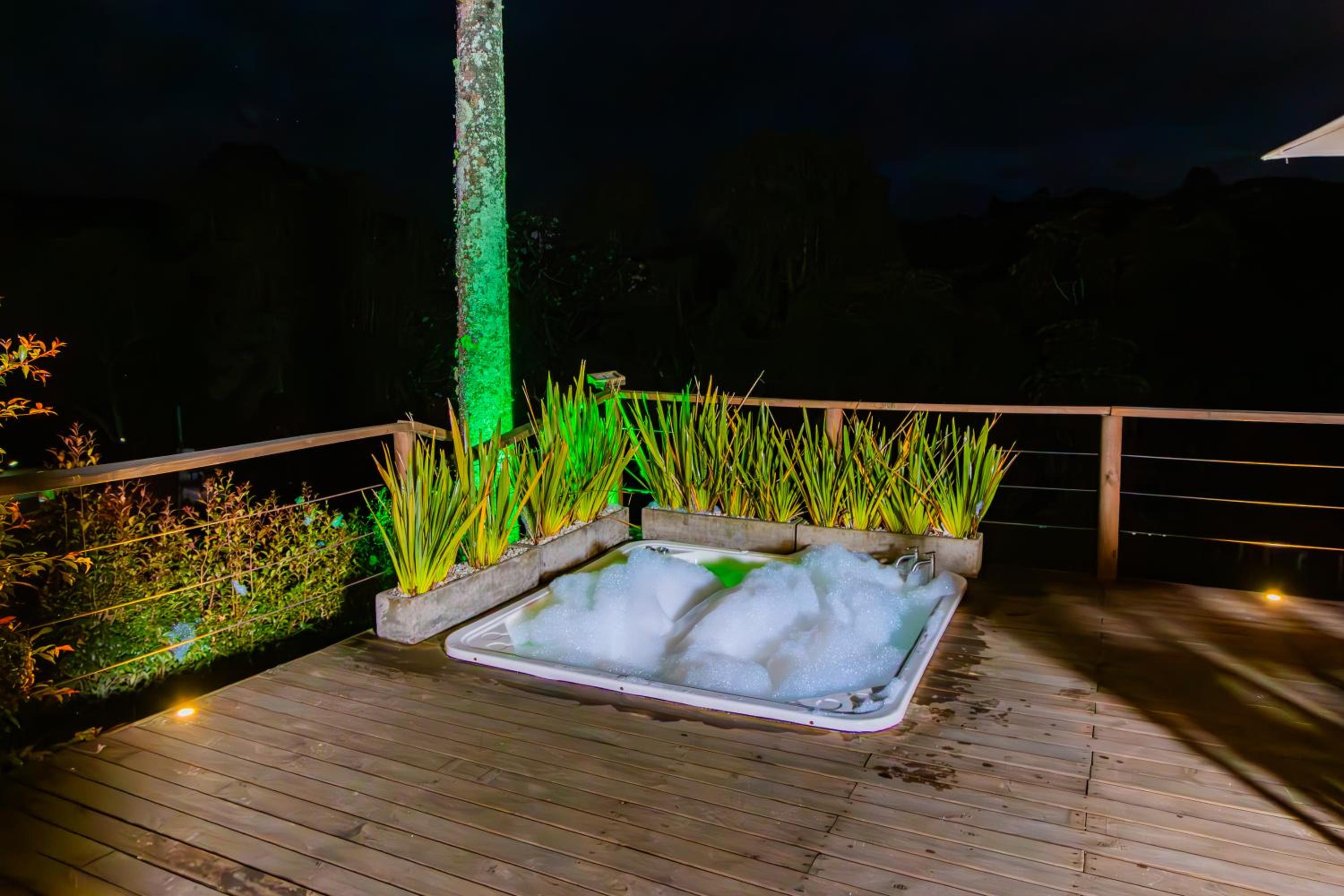 Boskoso Forest Retreat Jacuzzi & Waterfall
