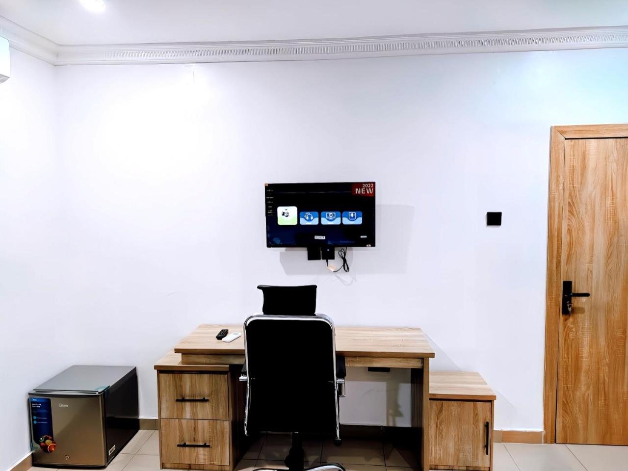CityView Apartment with 24hrs Electricity, Security, Washing machine, Inverter, Wifi, and Fully Equipped kitchen view 4