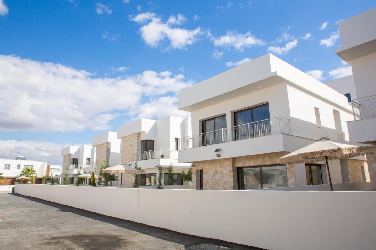 Hotel LIV & CO Suites & Villas - Image 1