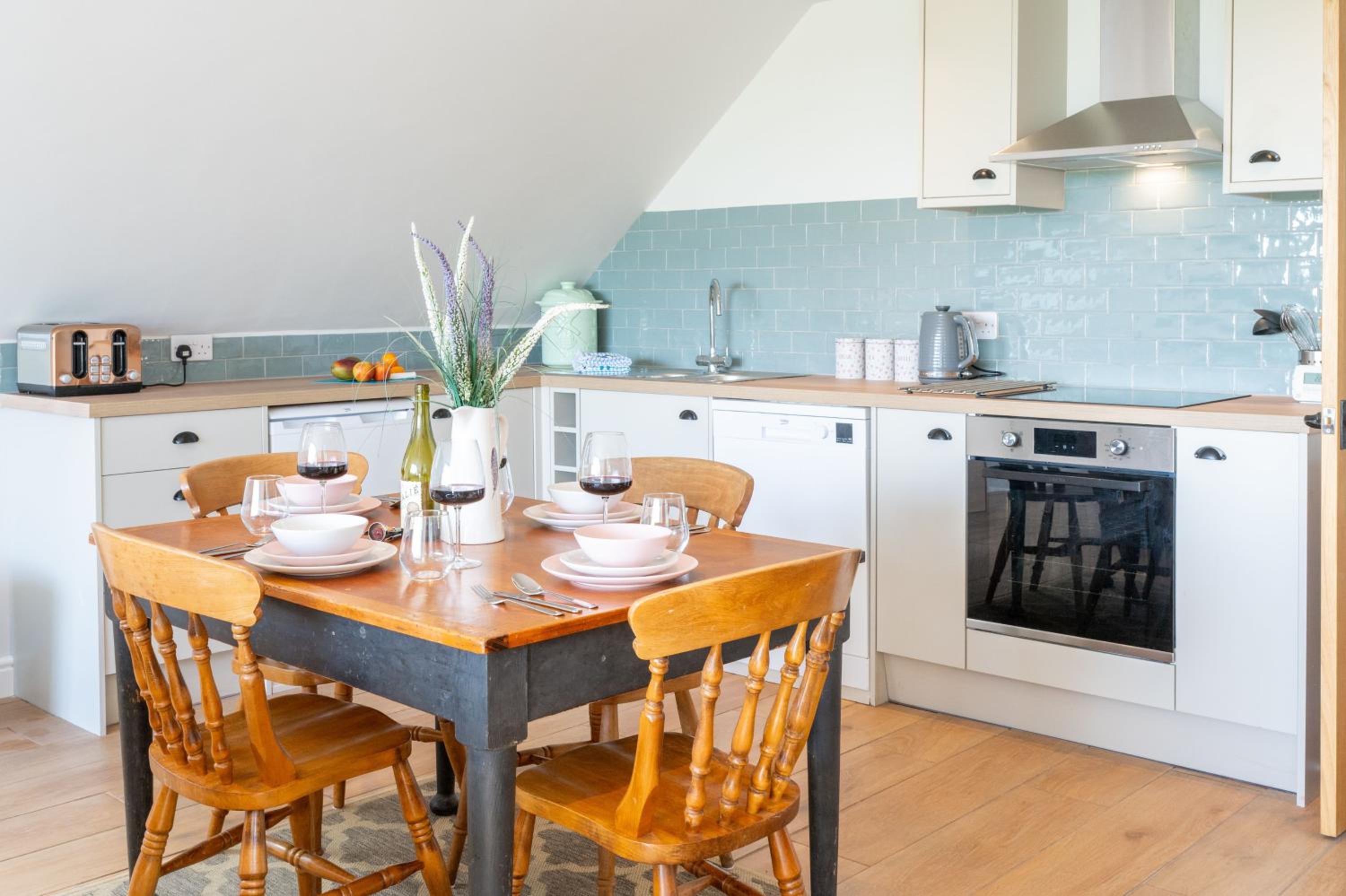 The Roost by Big Skies Cottages view 3