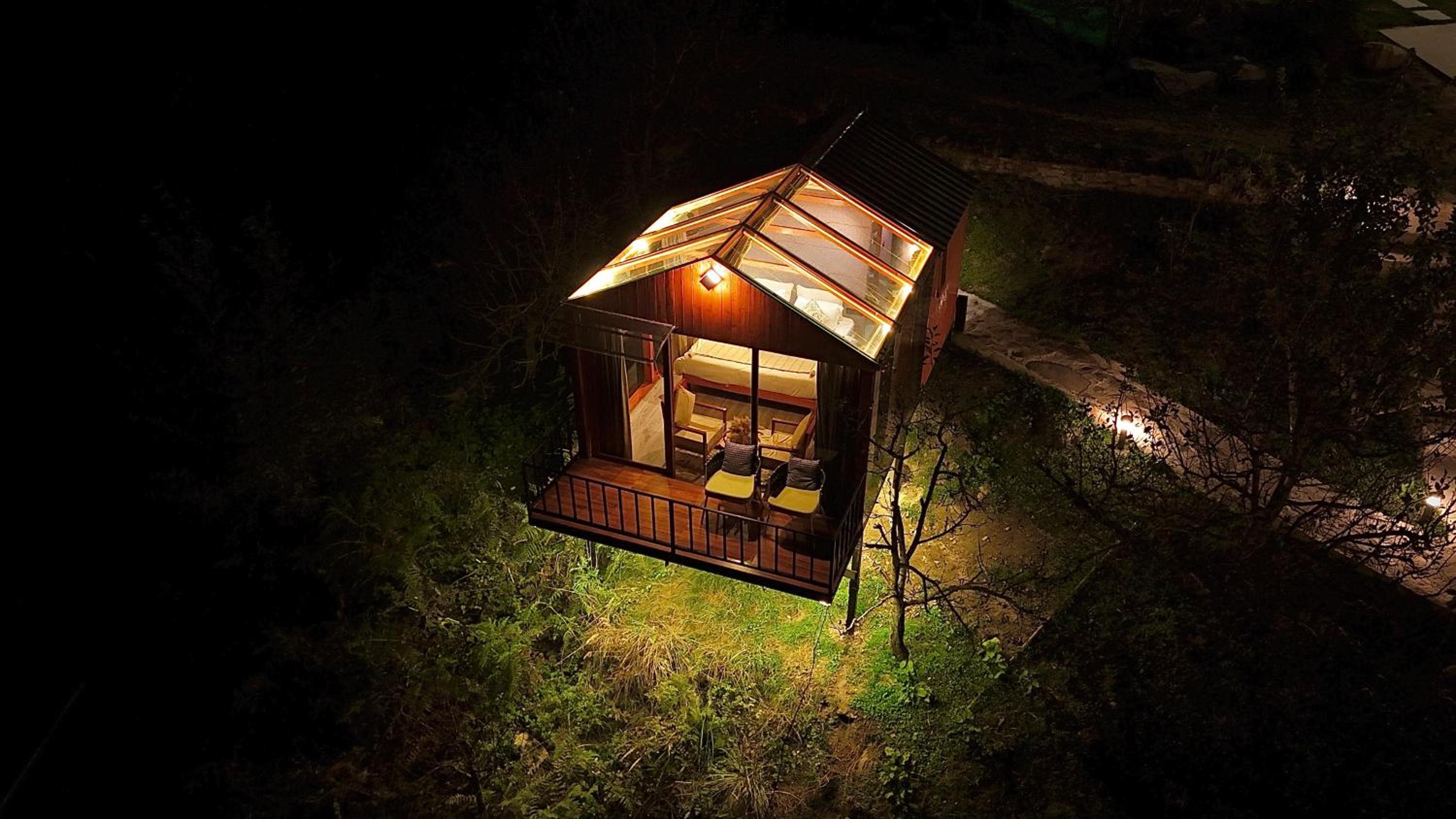 Glass Cabins by Urban Monk