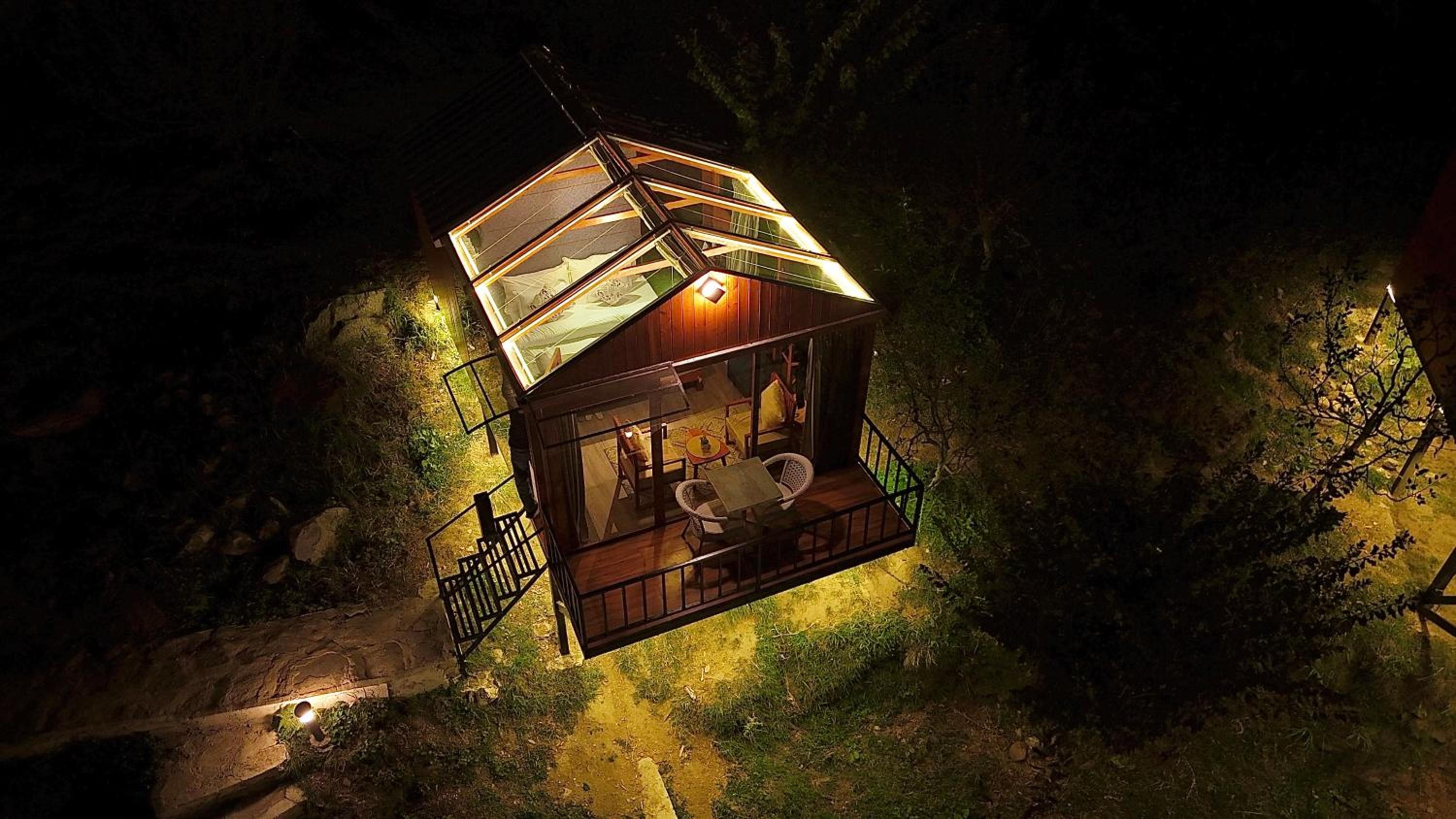 Glass Cabins by Urban Monk