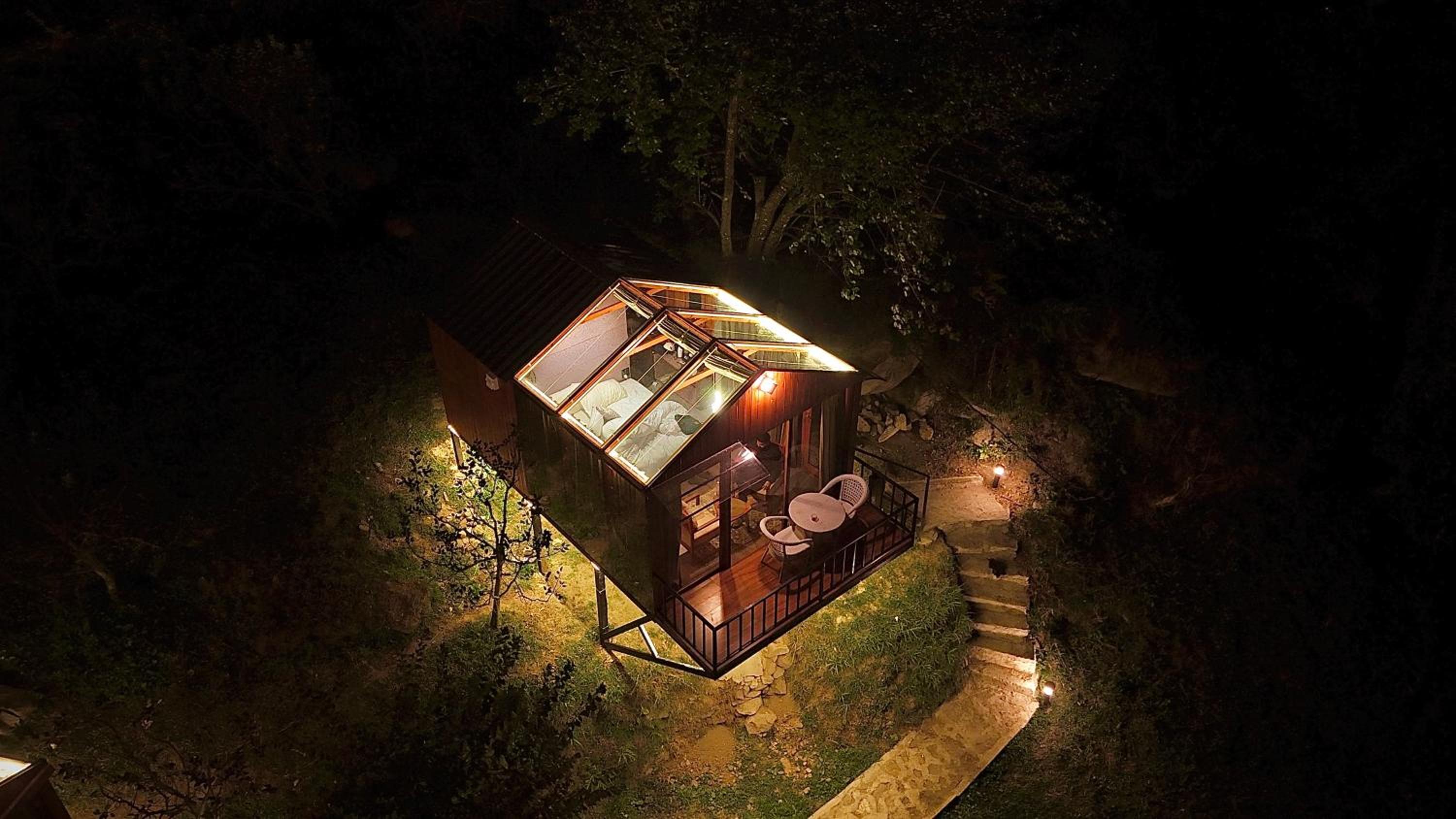 Glass Cabins by Urban Monk