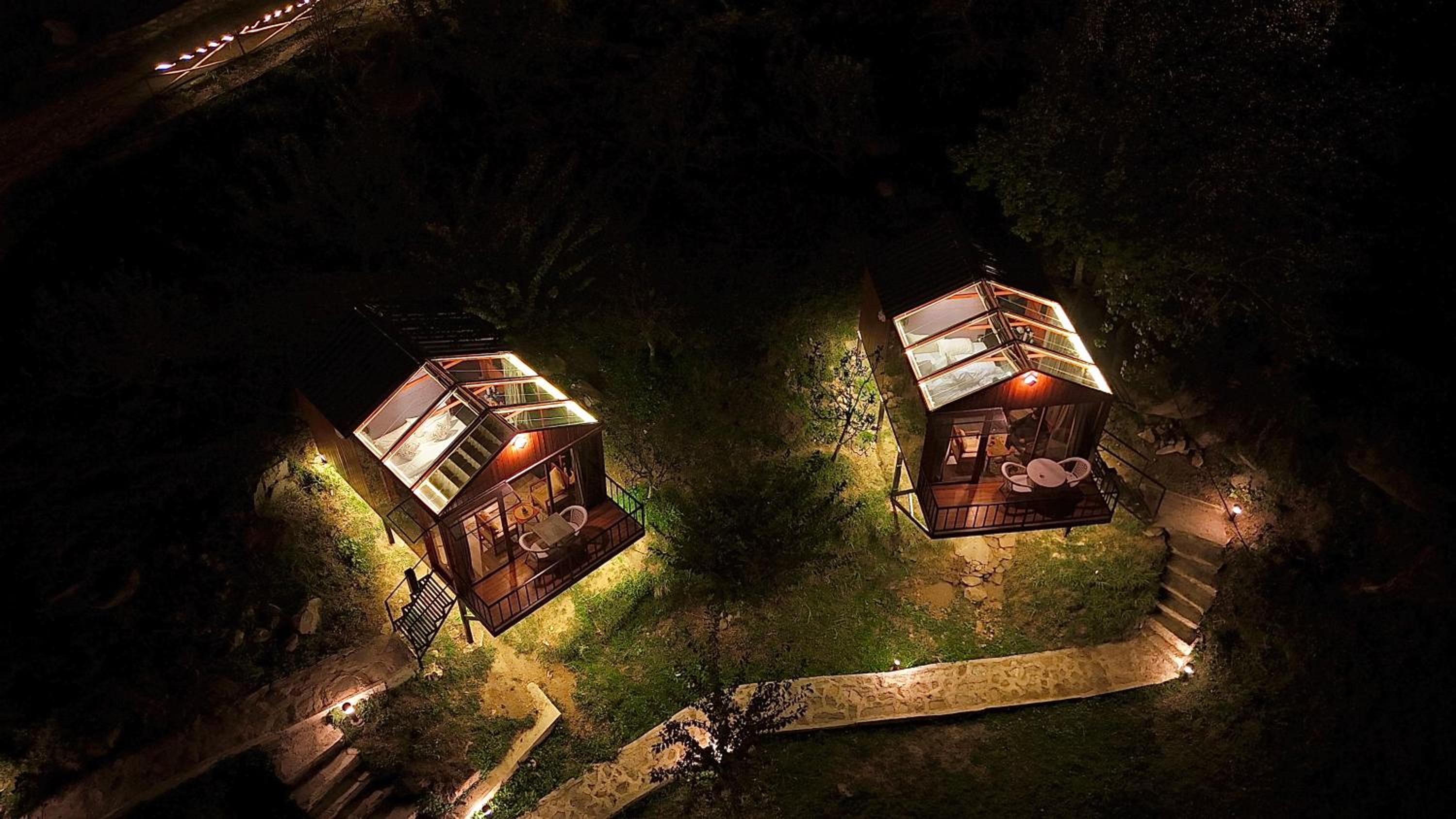 Glass Cabins by Urban Monk