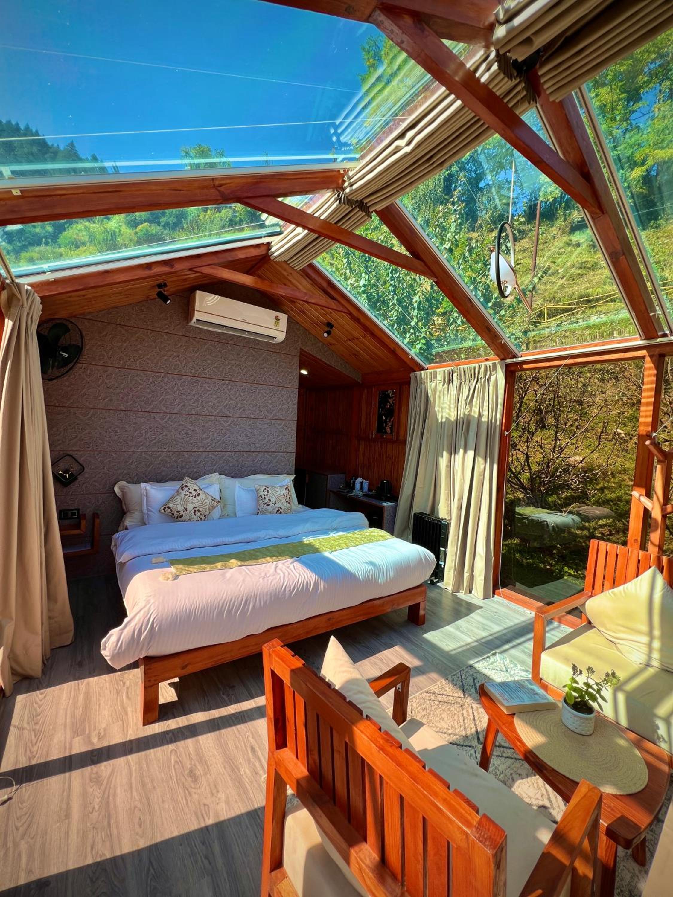 Glass Cabins by Urban Monk