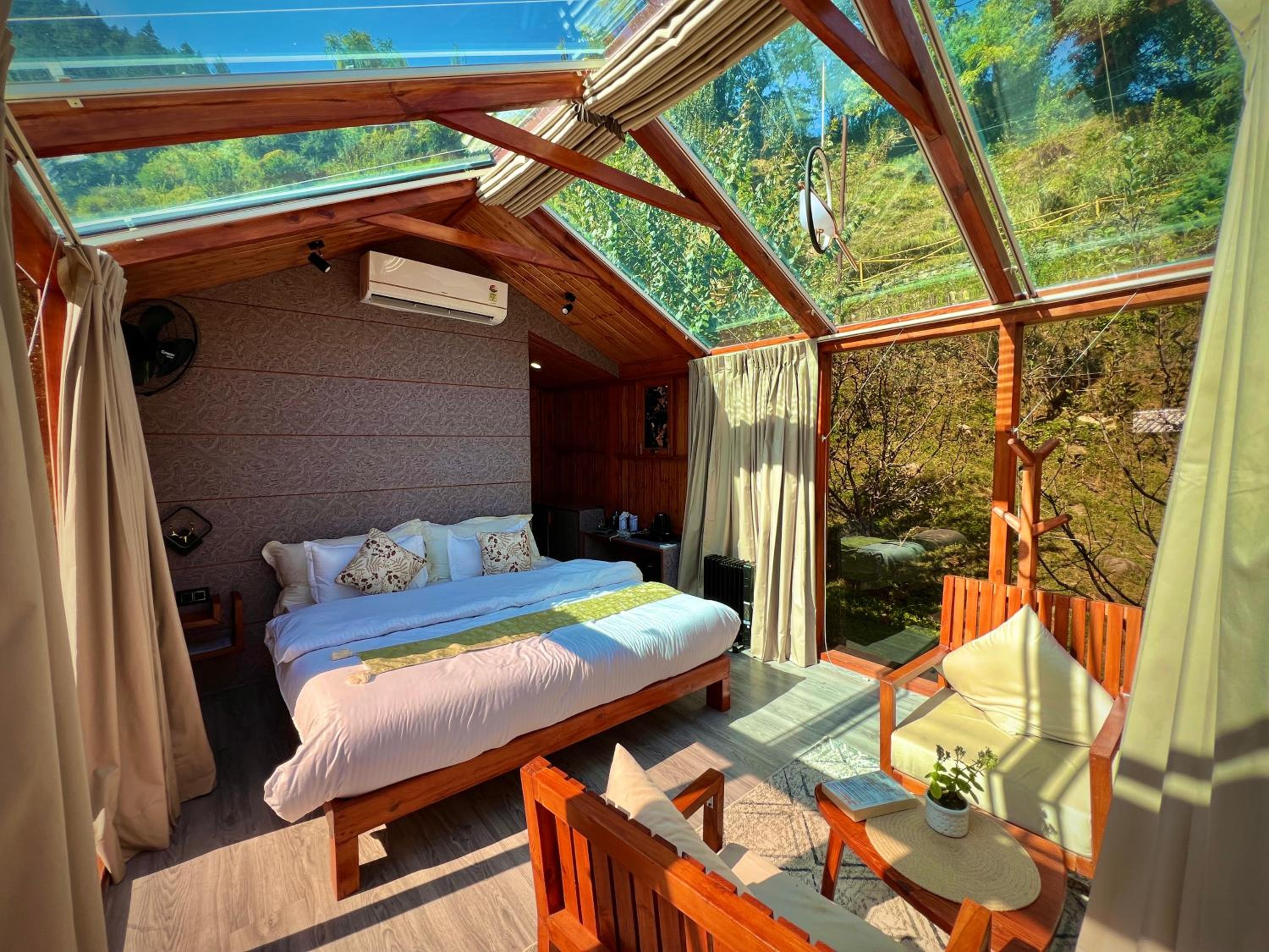 Glass Cabins by Urban Monk
