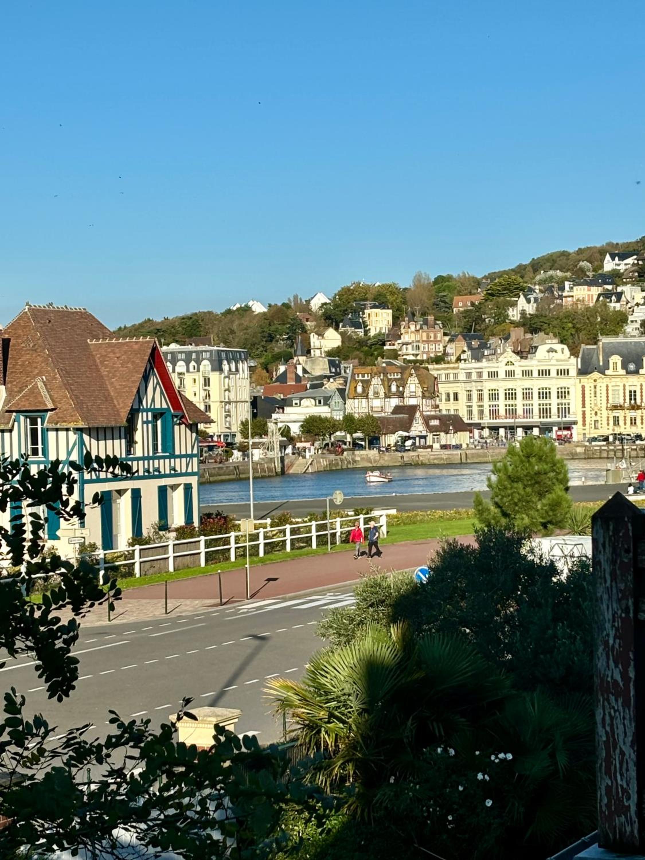 Vue Mer, Deauville Parking