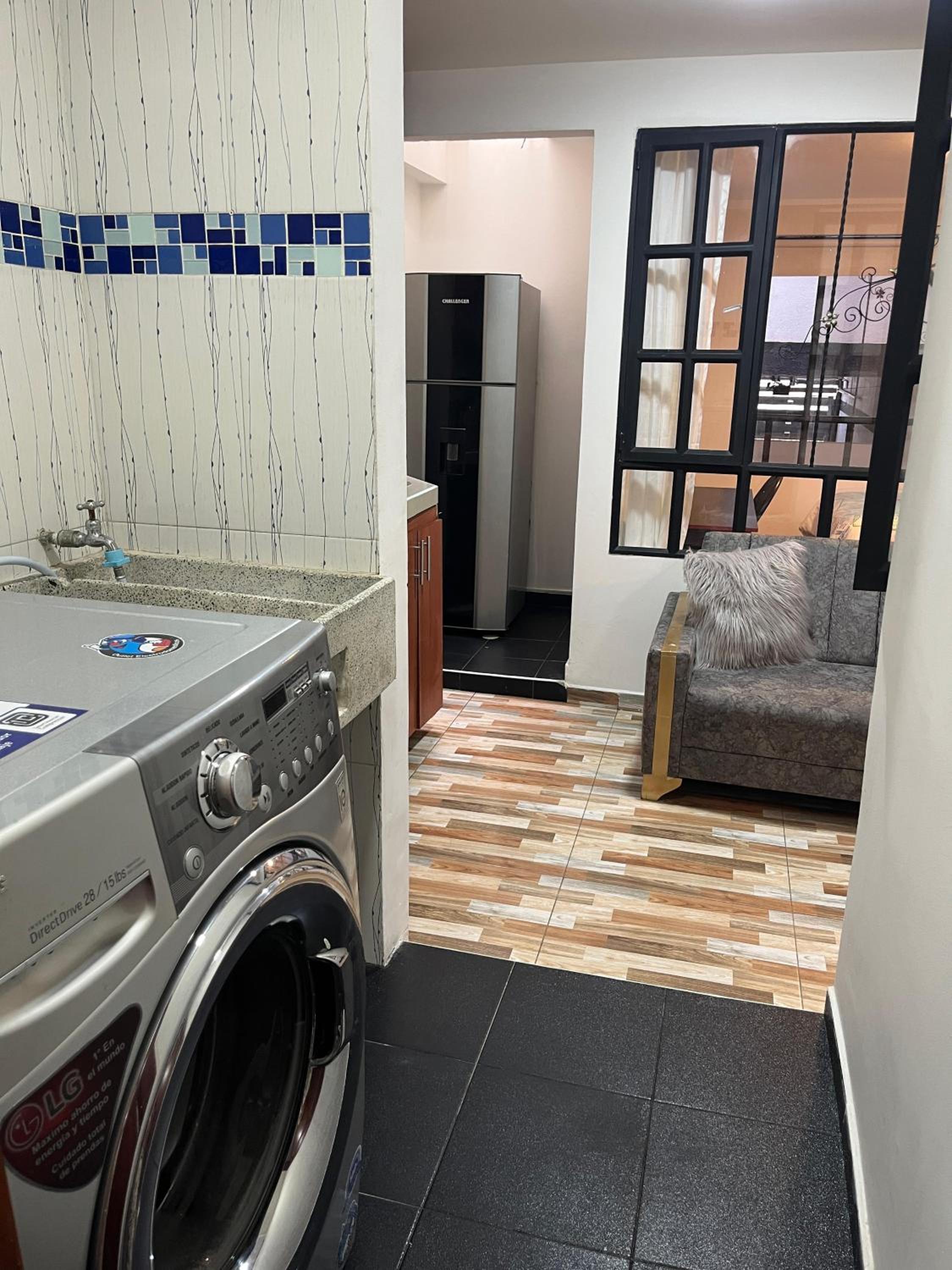 Hermoso apartamento cerca al aeropuerto 202