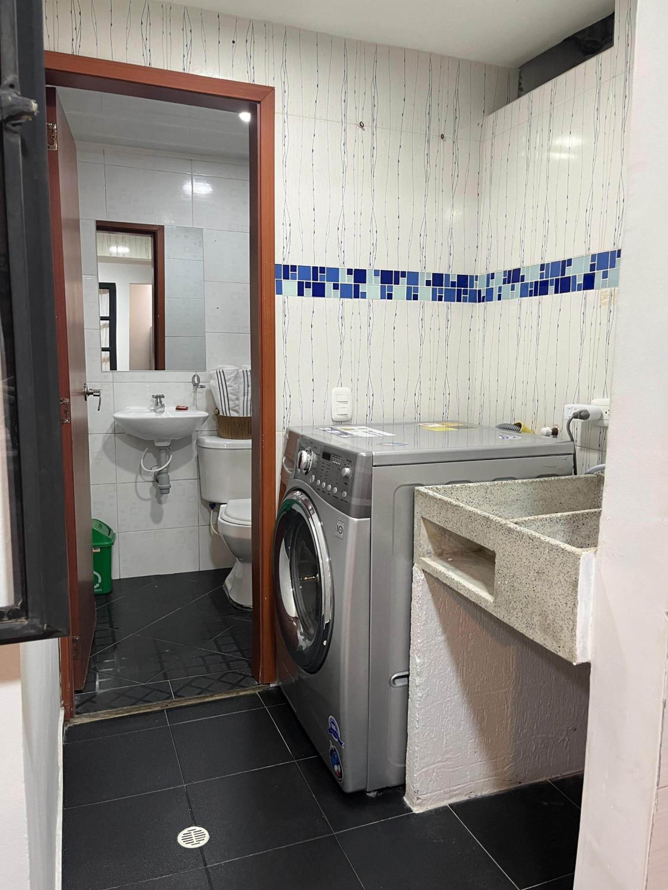 Hermoso apartamento cerca al aeropuerto 202
