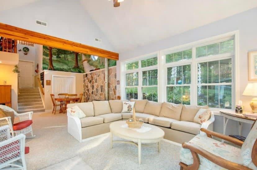 Chickadee Lodge Welcomes you - Year Round FUN view 3
