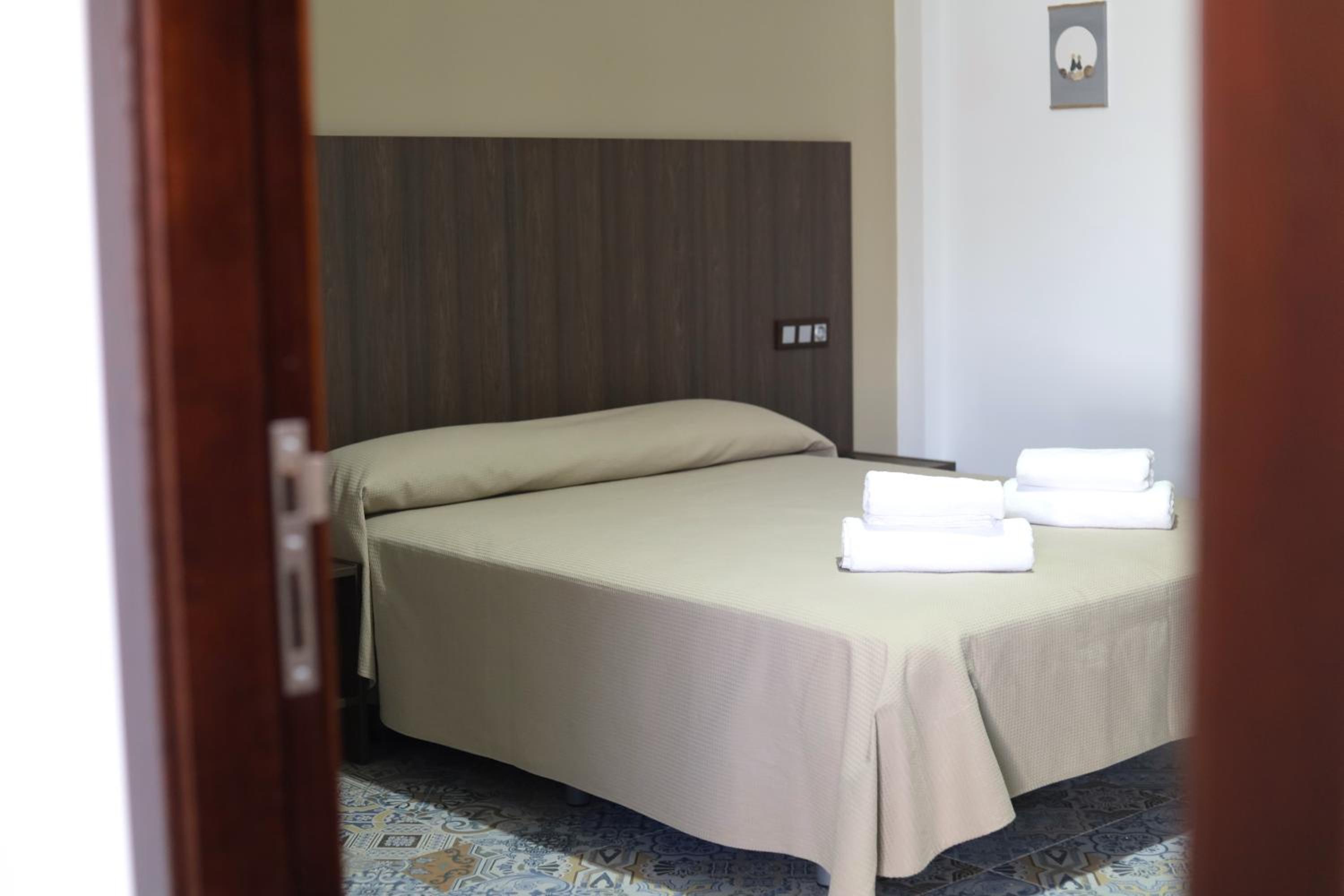 Hospedium DLJ Hostal La Paz