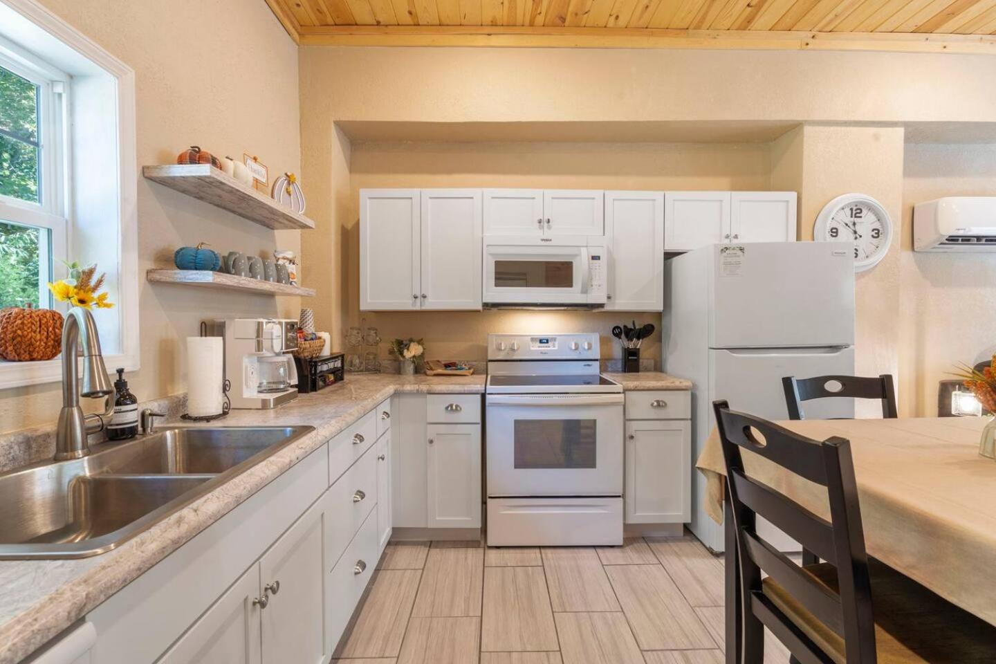 Stockton Lake Getaway Less Than 12 Mi To Lake view 2