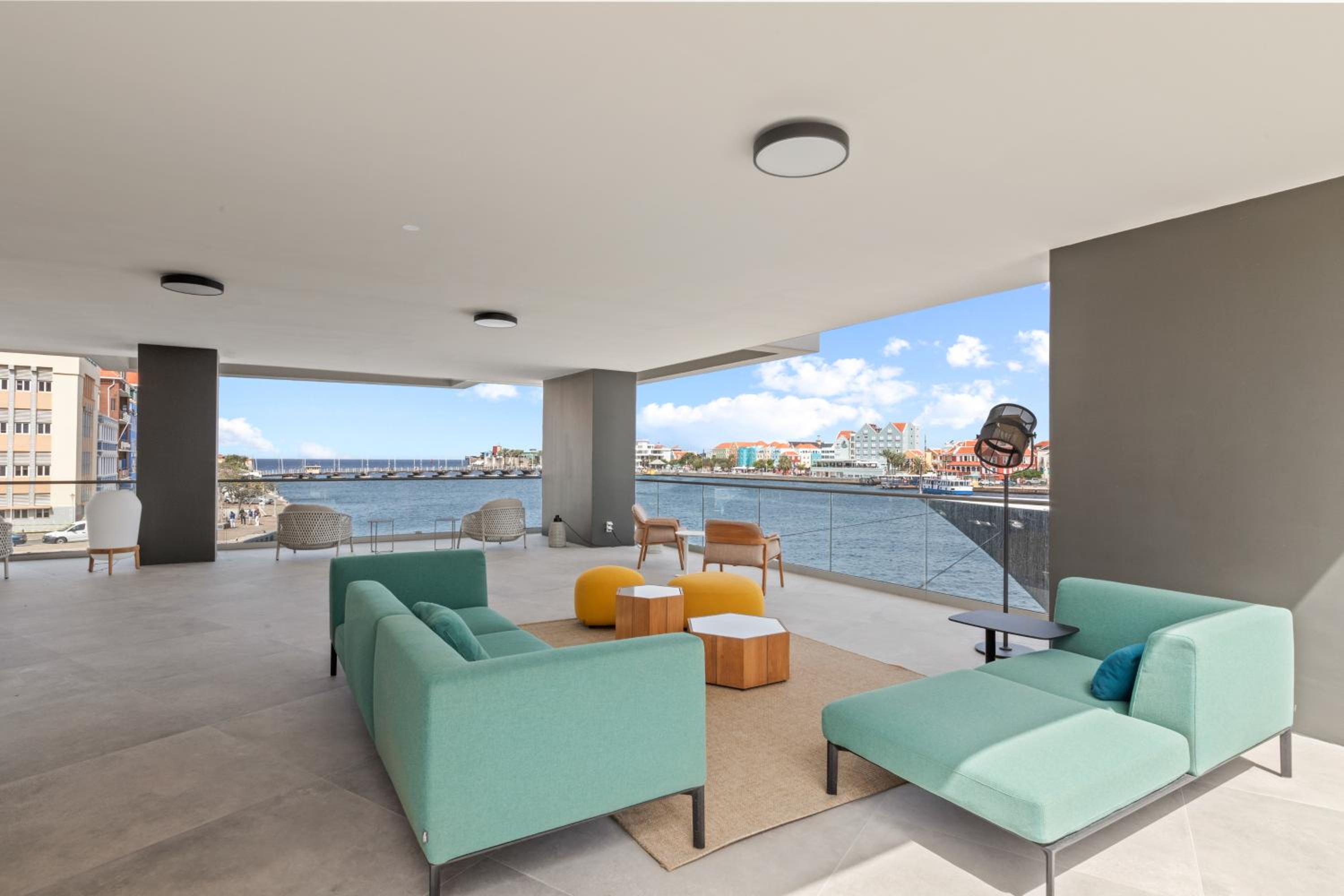 The Wharf 7E city apartment, overlooking Annabay, downtown Willemstad