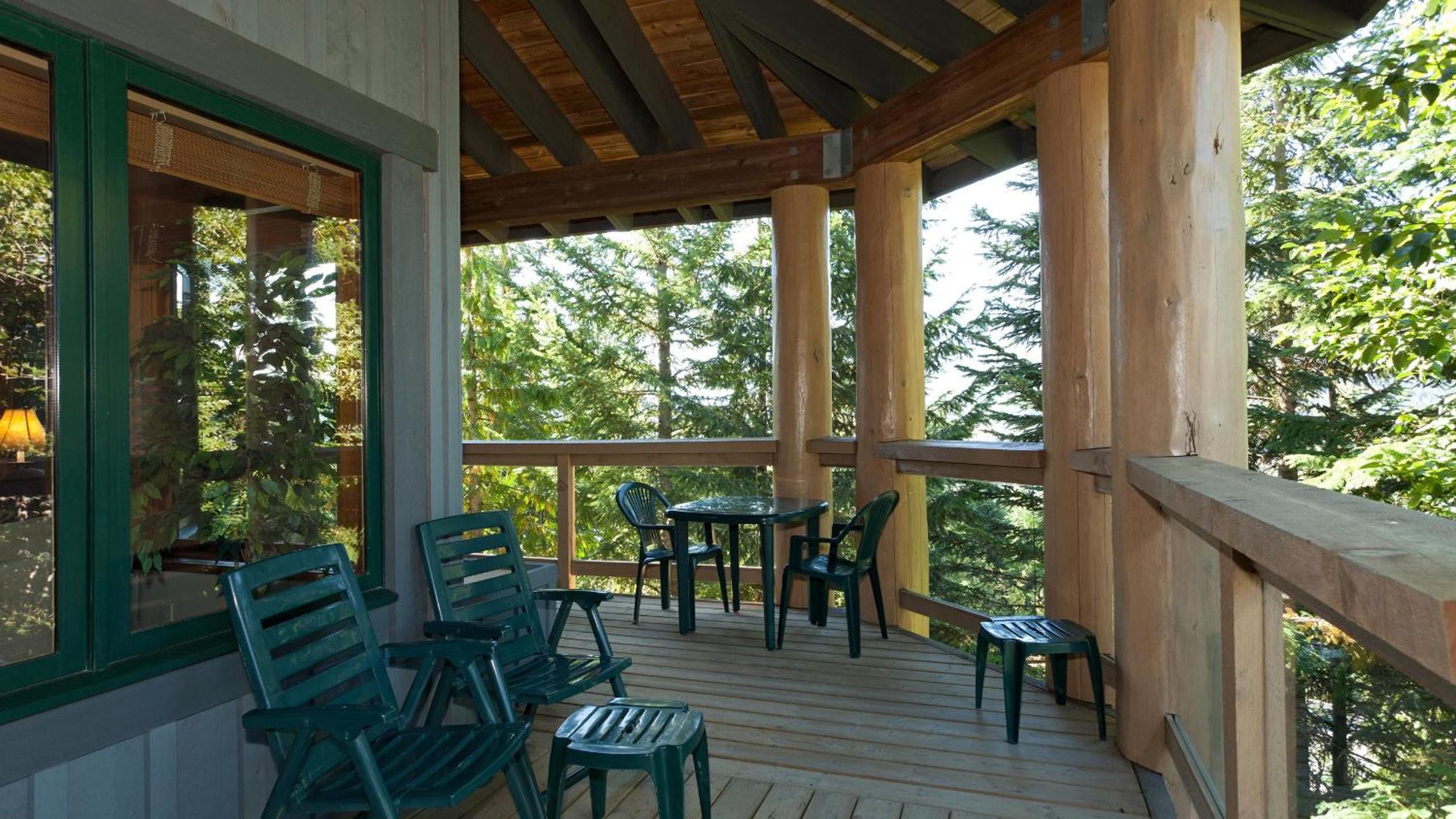 Taluswood 41 | Spacious Cabin-Style Home w/ Ski Access, Private Hot Tub & Media Den