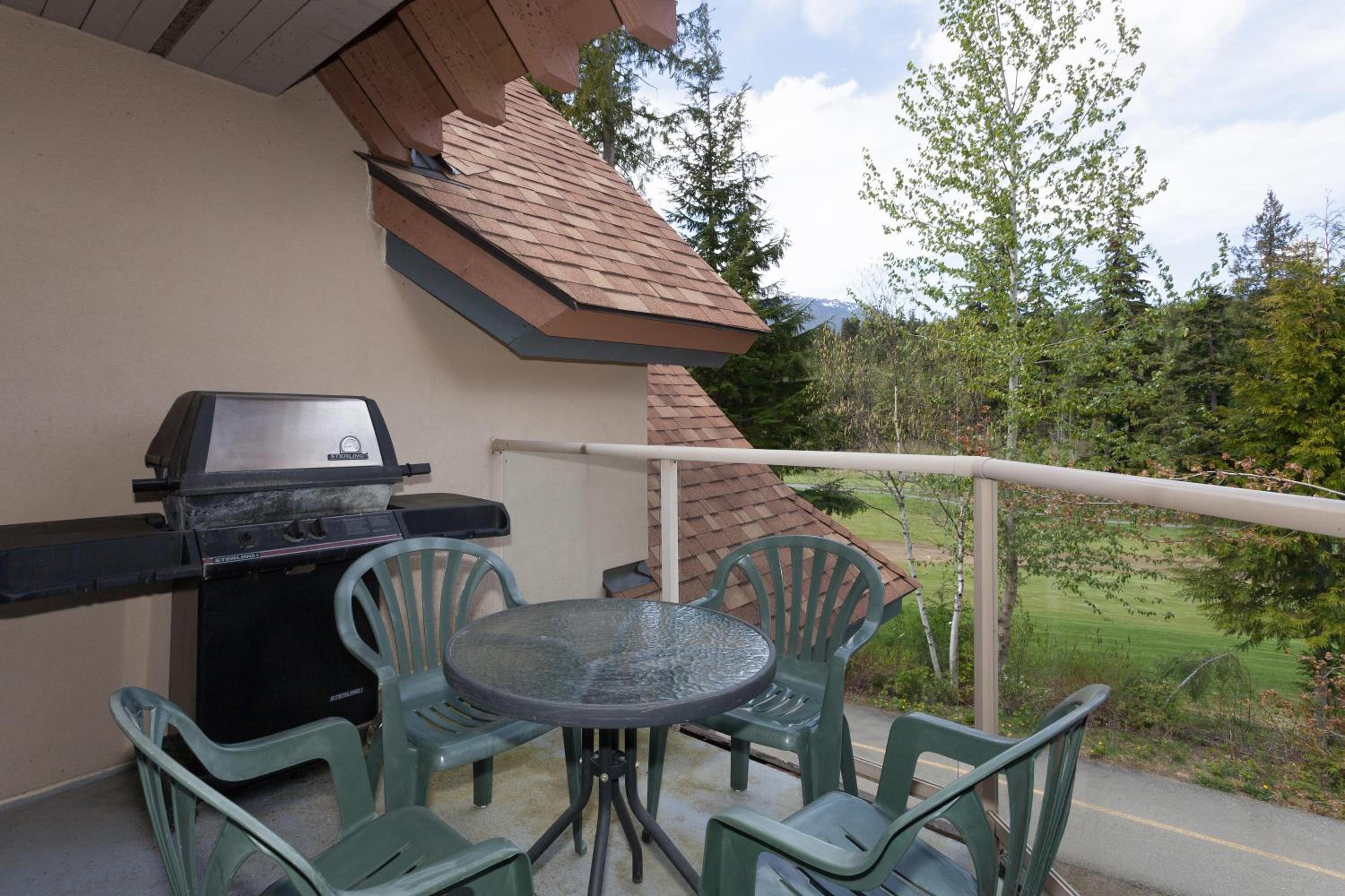 Gleneagle 14 | Family-Friendly Townhome with Parking & Free Village Shuttle
