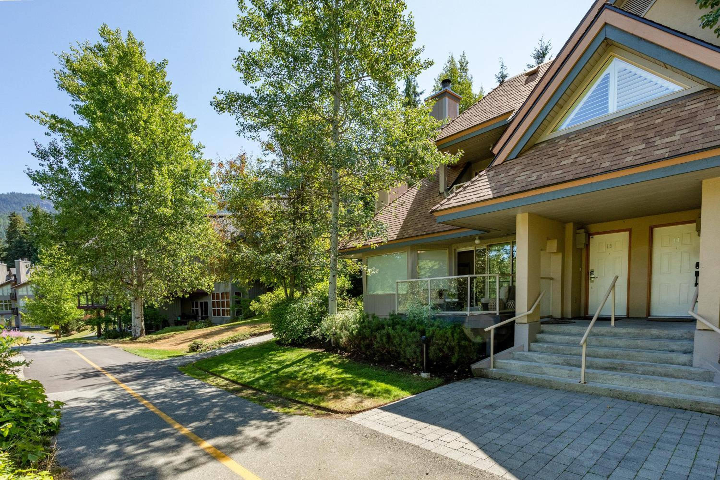 Gleneagle 14 | Family-Friendly Townhome with Parking & Free Village Shuttle
