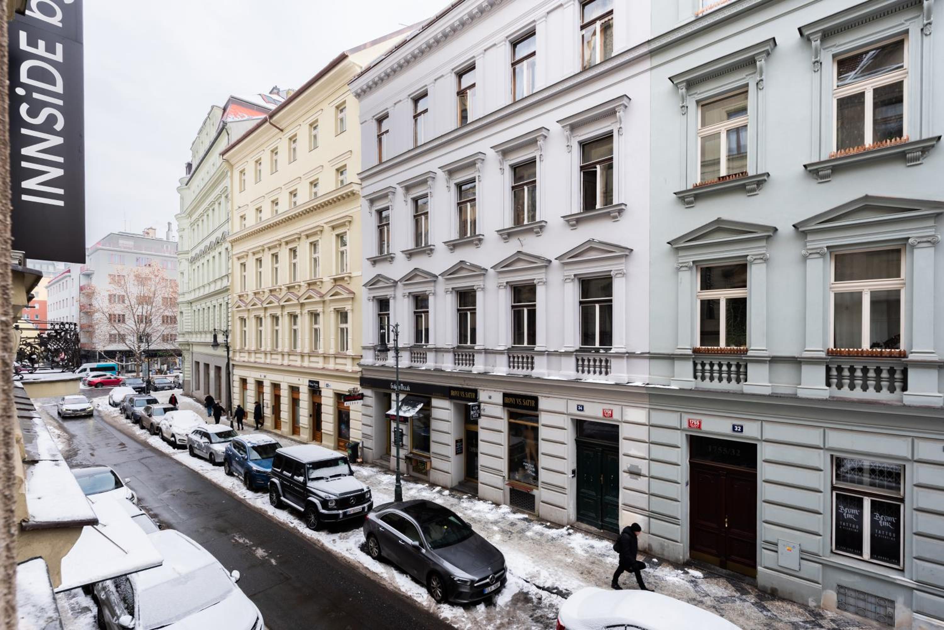 Spacious Luxury Old Town 2BR Retreat