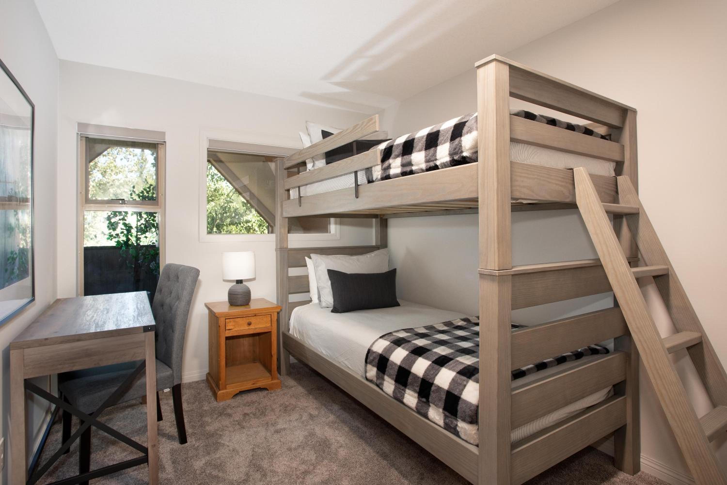 Gleneagle 14 | Family-Friendly Townhome with Parking & Free Village Shuttle