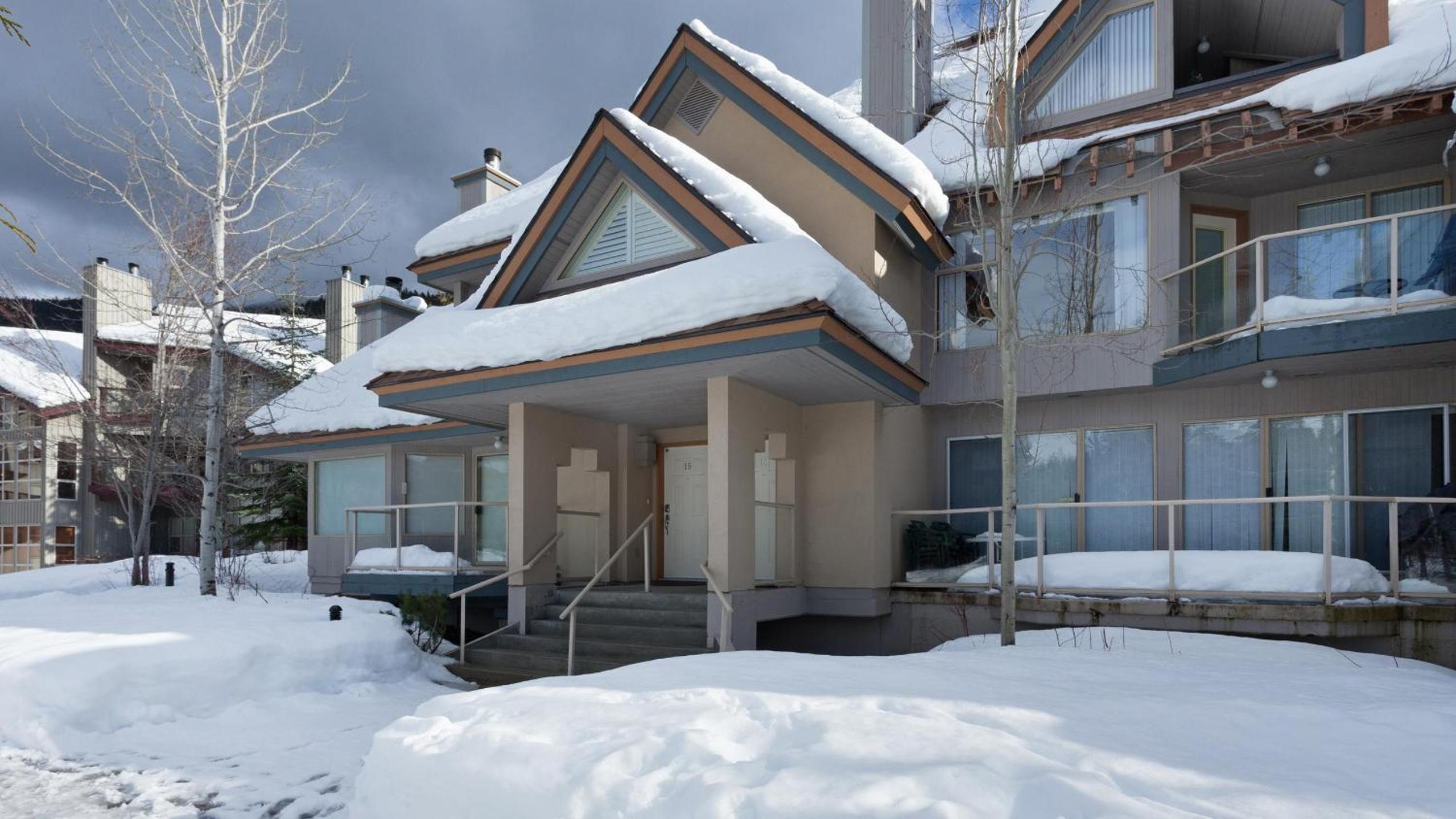 Gleneagle 14 | Family-Friendly Townhome with Parking & Free Village Shuttle