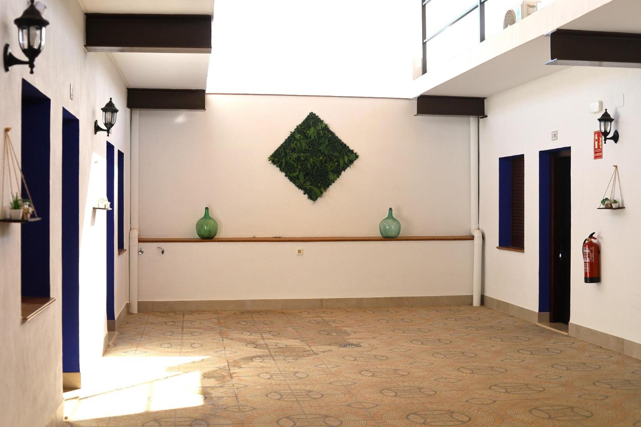 Hospedium DLJ Hostal La Paz