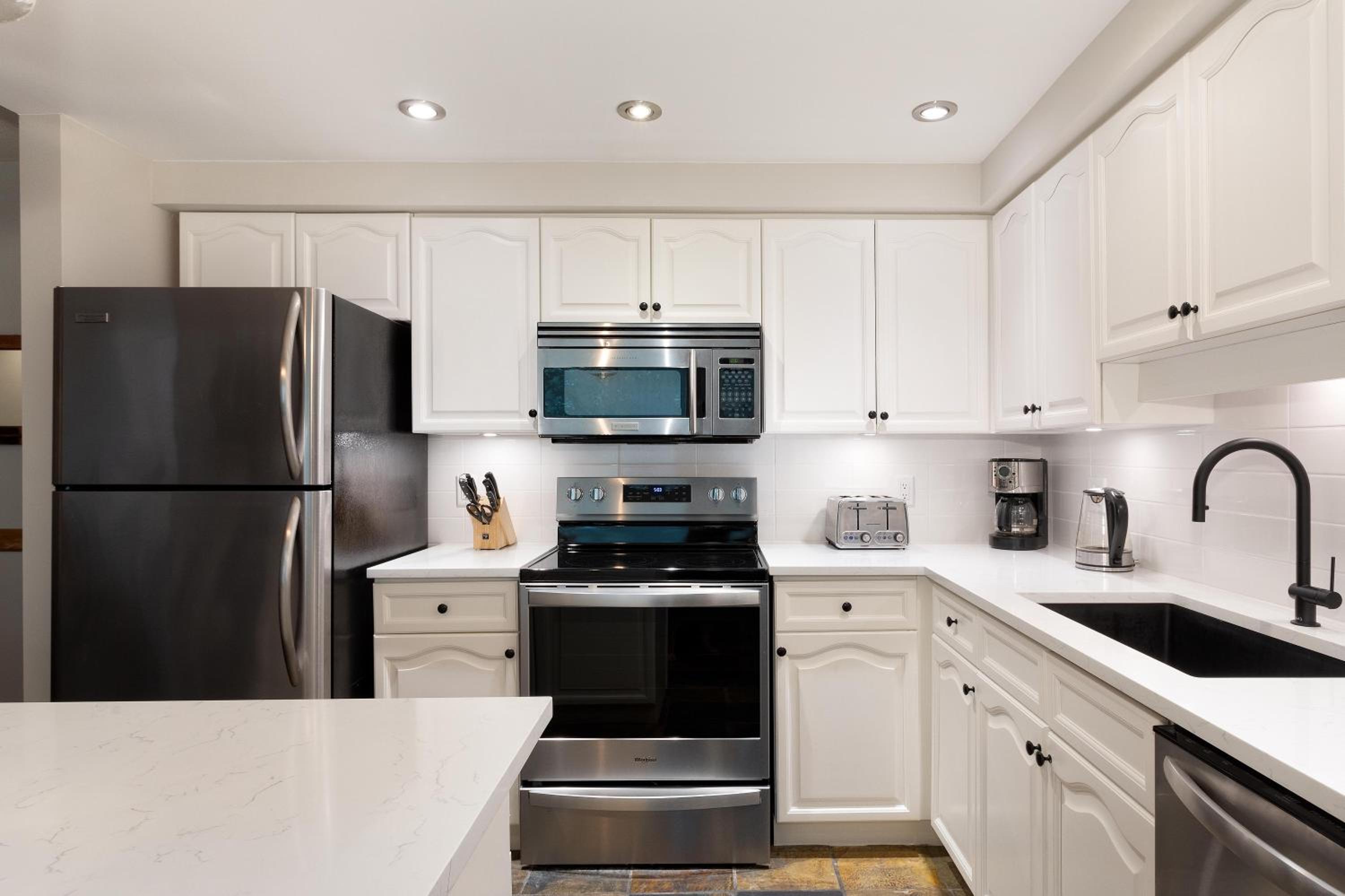 Gleneagle 14 | Family-Friendly Townhome with Parking & Free Village Shuttle