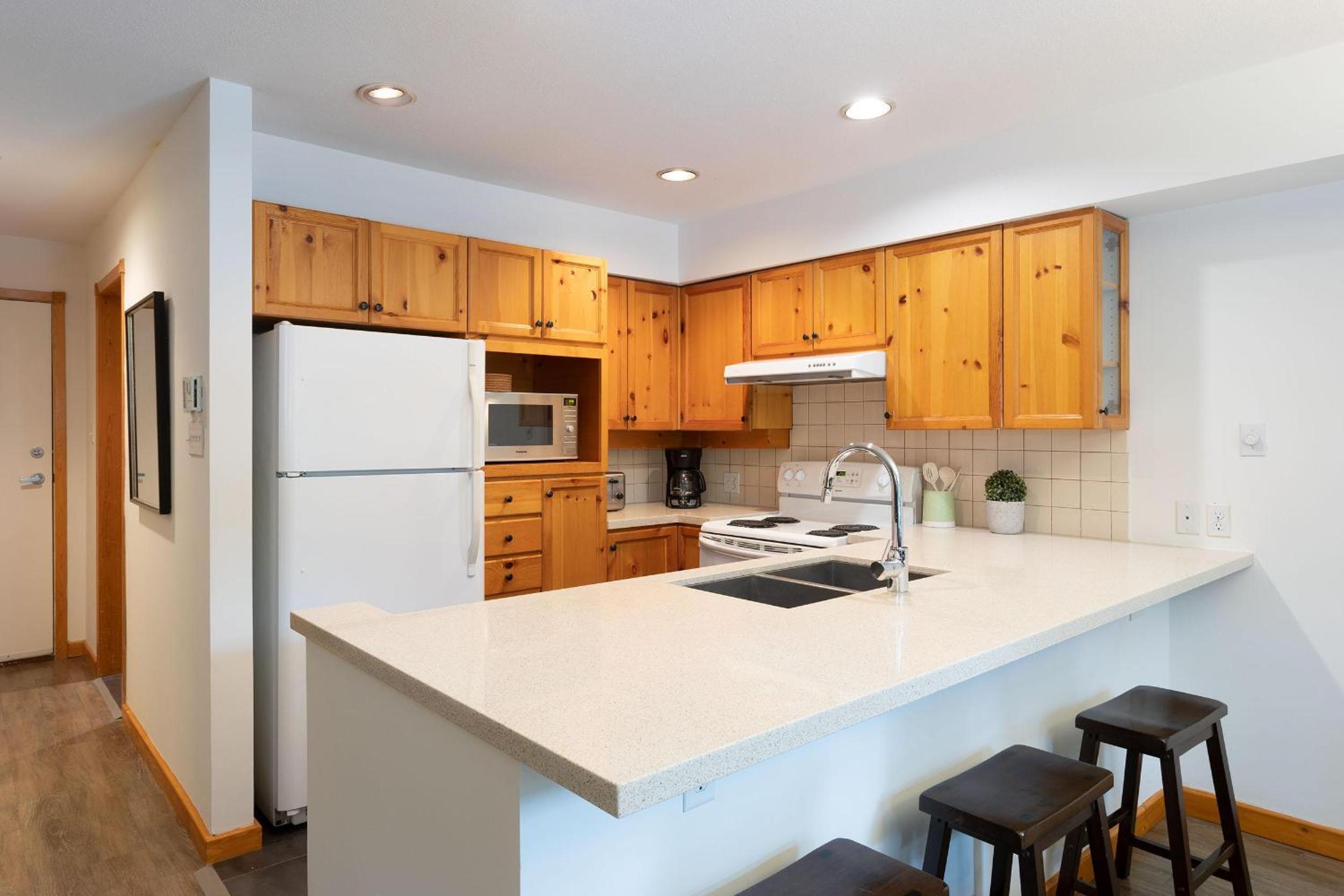 Forest Trails 9 - Walk or Shuttle to Skiing, Fireplace, Private Garage, Free Parking
