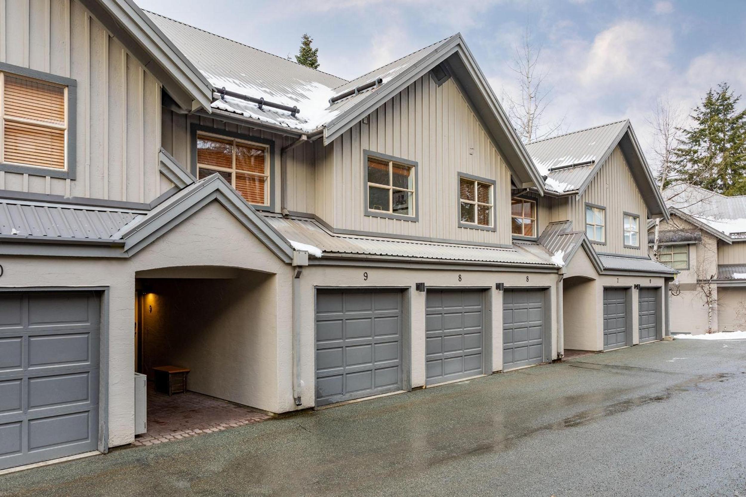 Forest Trails 9 - Walk or Shuttle to Skiing, Fireplace, Private Garage, Free Parking