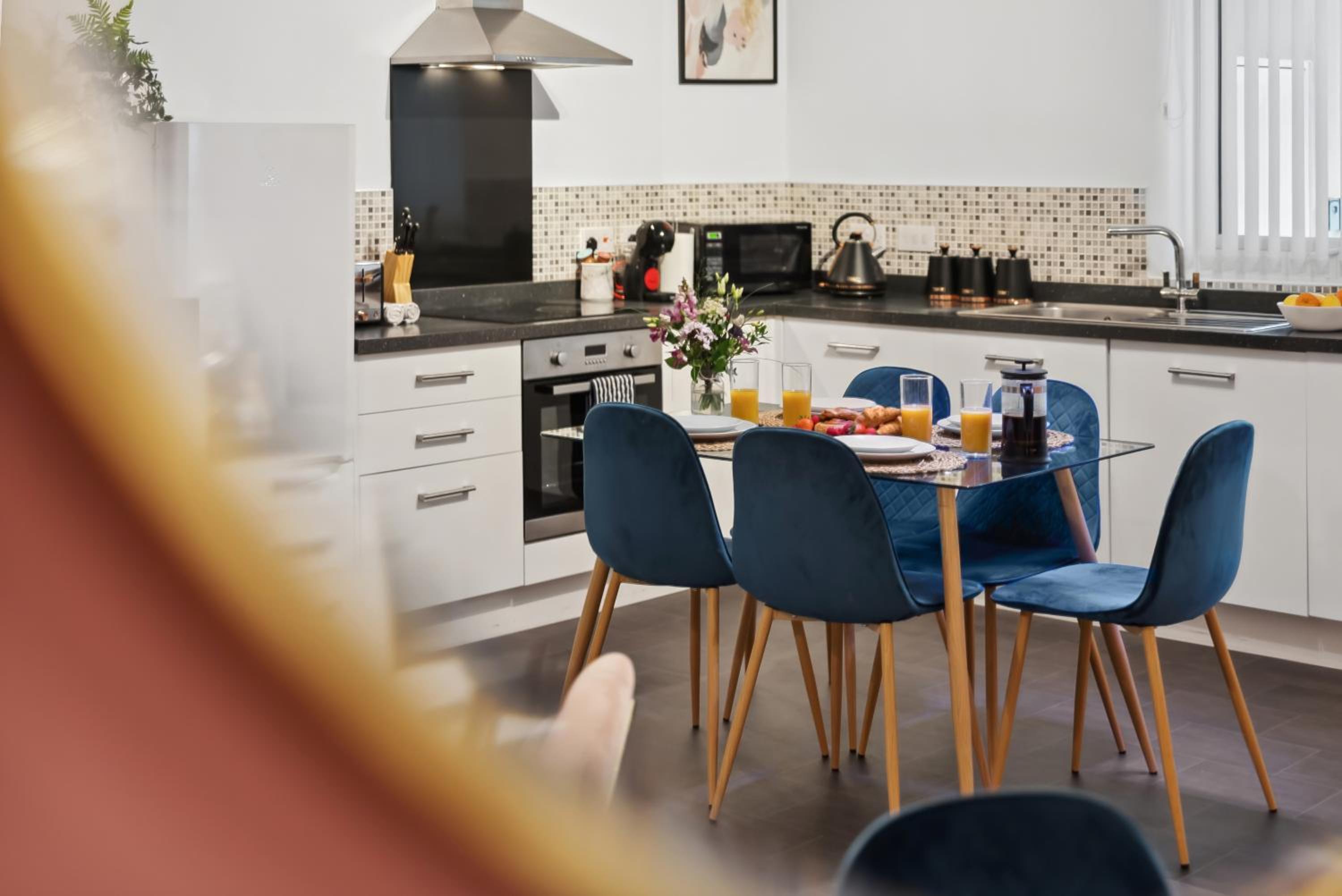 Corinium Lodge - town centre apartment