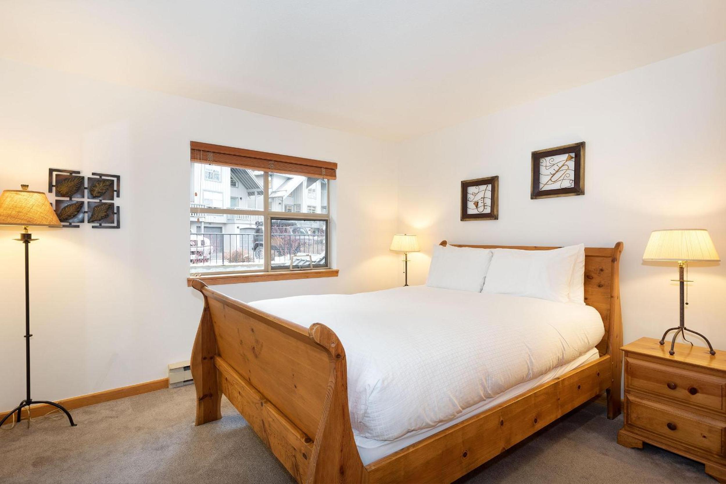 Forest Trails 9 - Walk or Shuttle to Skiing, Fireplace, Private Garage, Free Parking