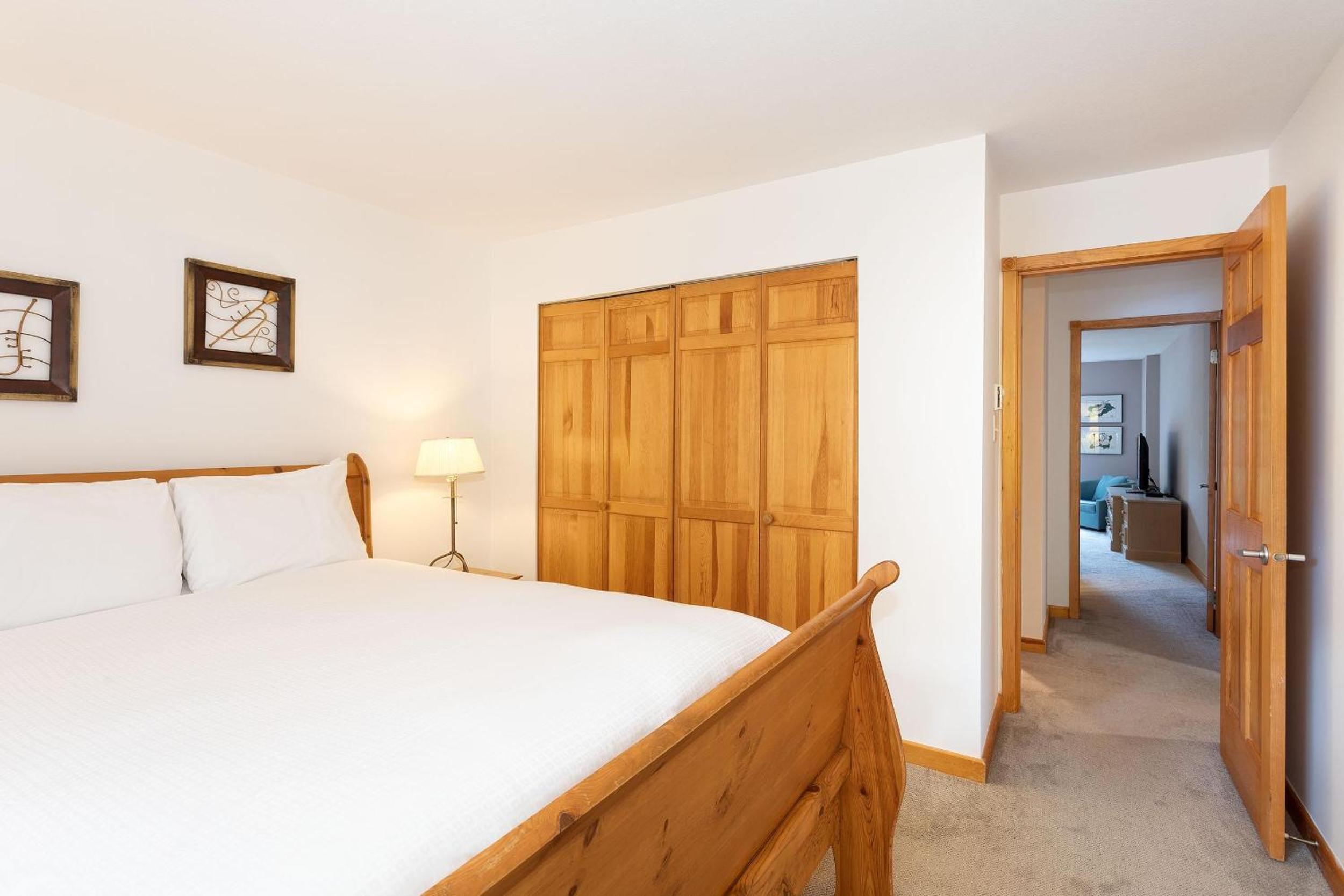 Forest Trails 9 - Walk or Shuttle to Skiing, Fireplace, Private Garage, Free Parking