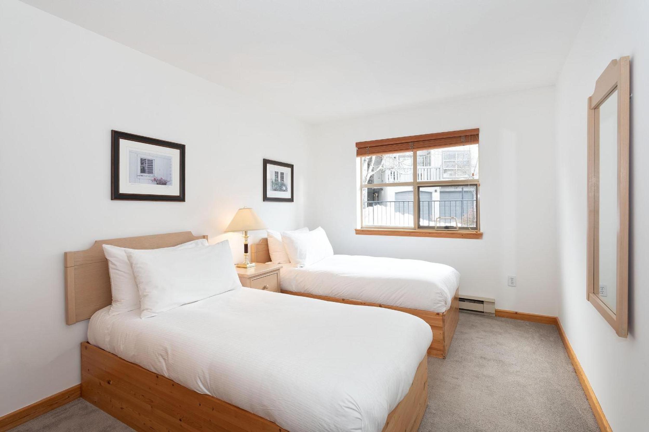 Forest Trails 9 - Walk or Shuttle to Skiing, Fireplace, Private Garage, Free Parking
