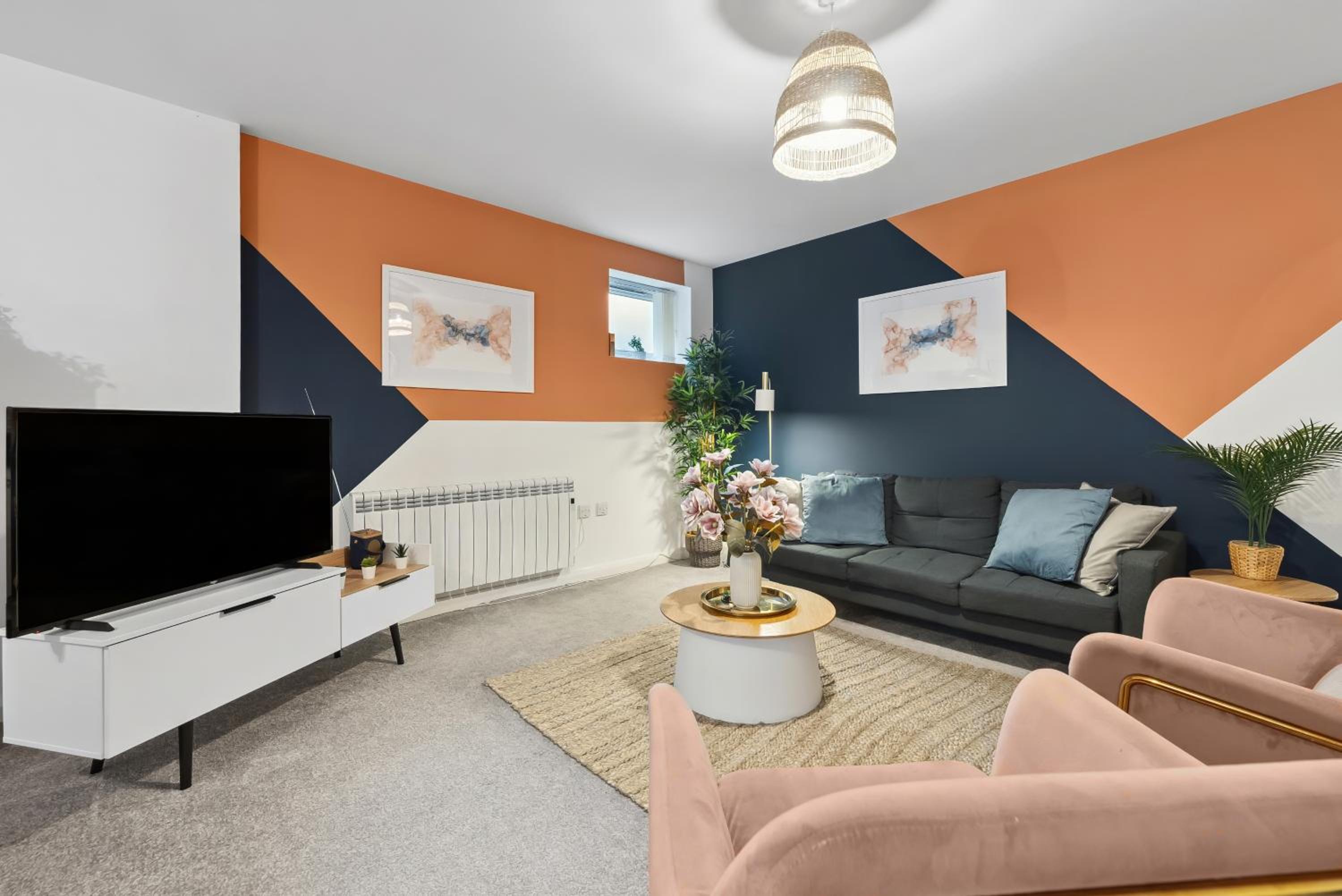 Corinium Lodge - town centre apartment