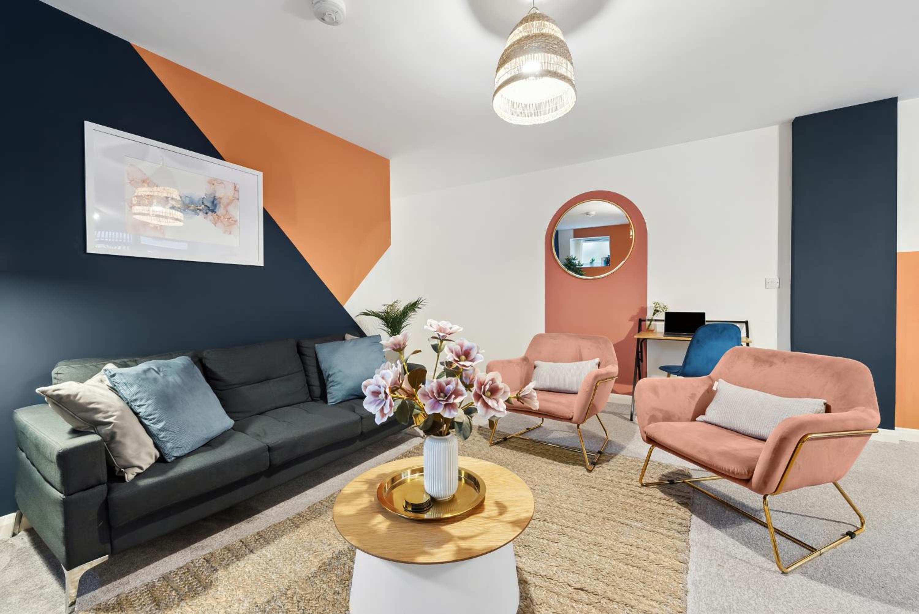 Corinium Lodge - town centre apartment