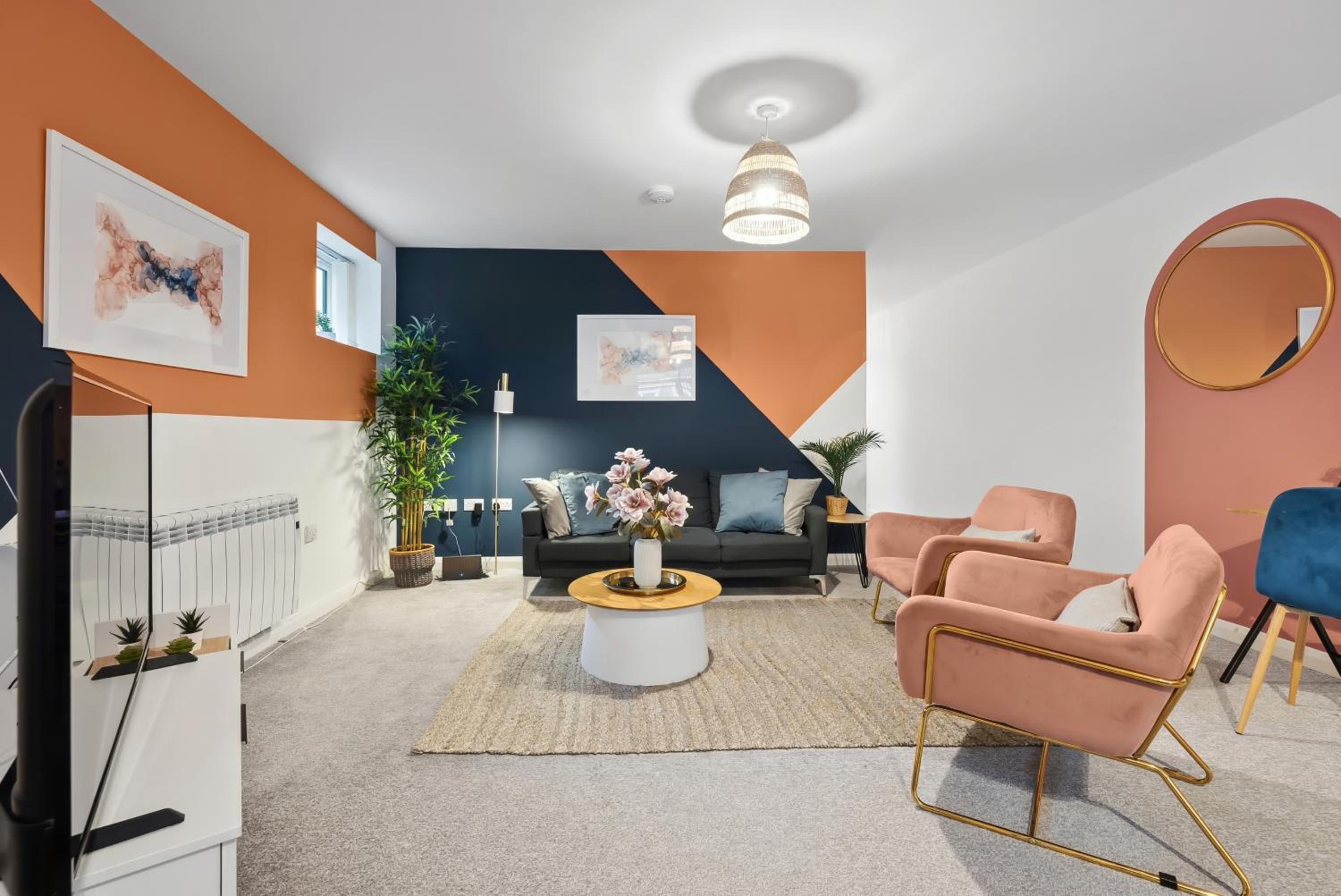Corinium Lodge - town centre apartment