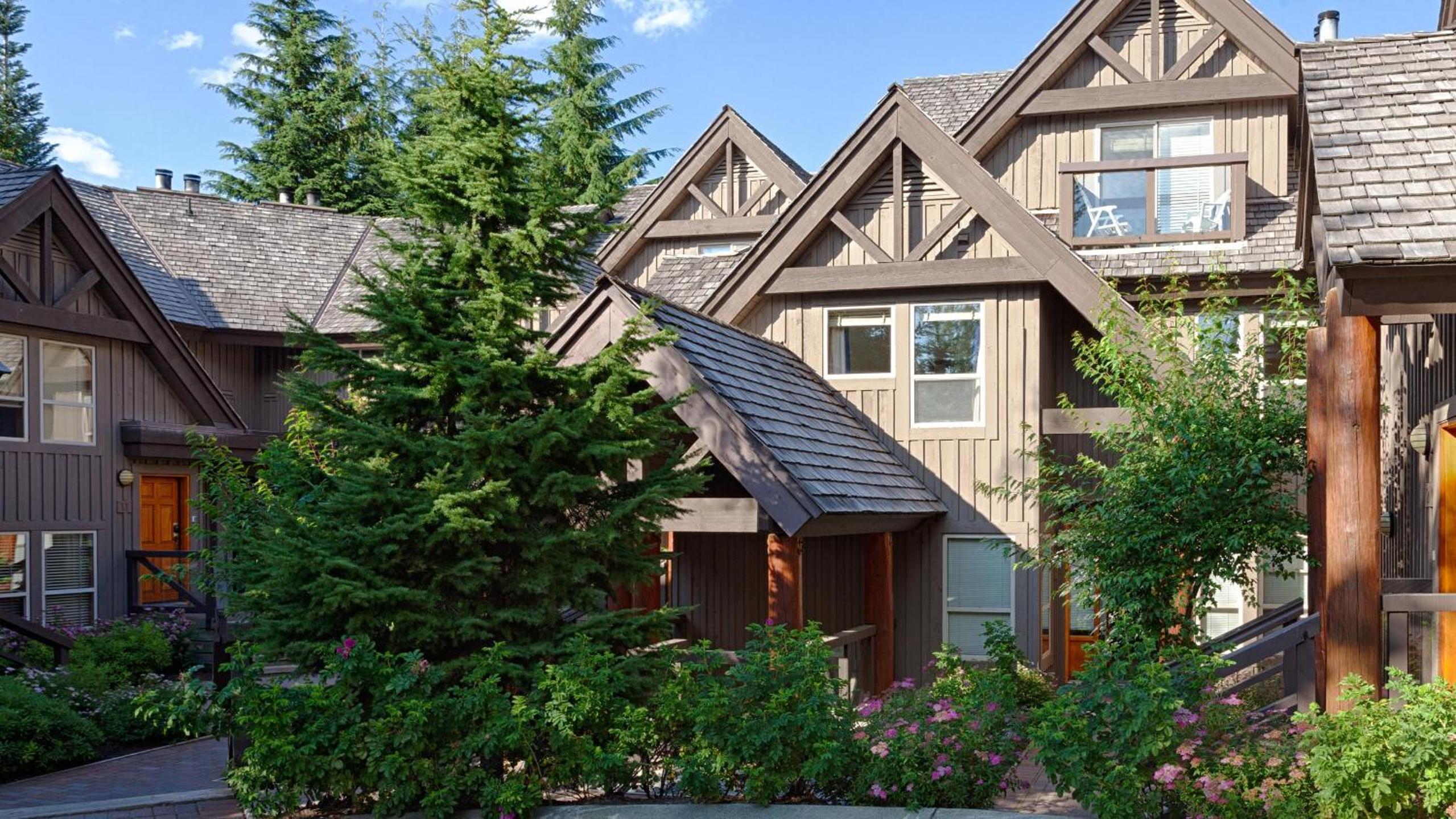 Painted Cliff 4 - Pet-Friendly, Ski-in-Ski-Out, Secure Parking, Communal Hot Tub