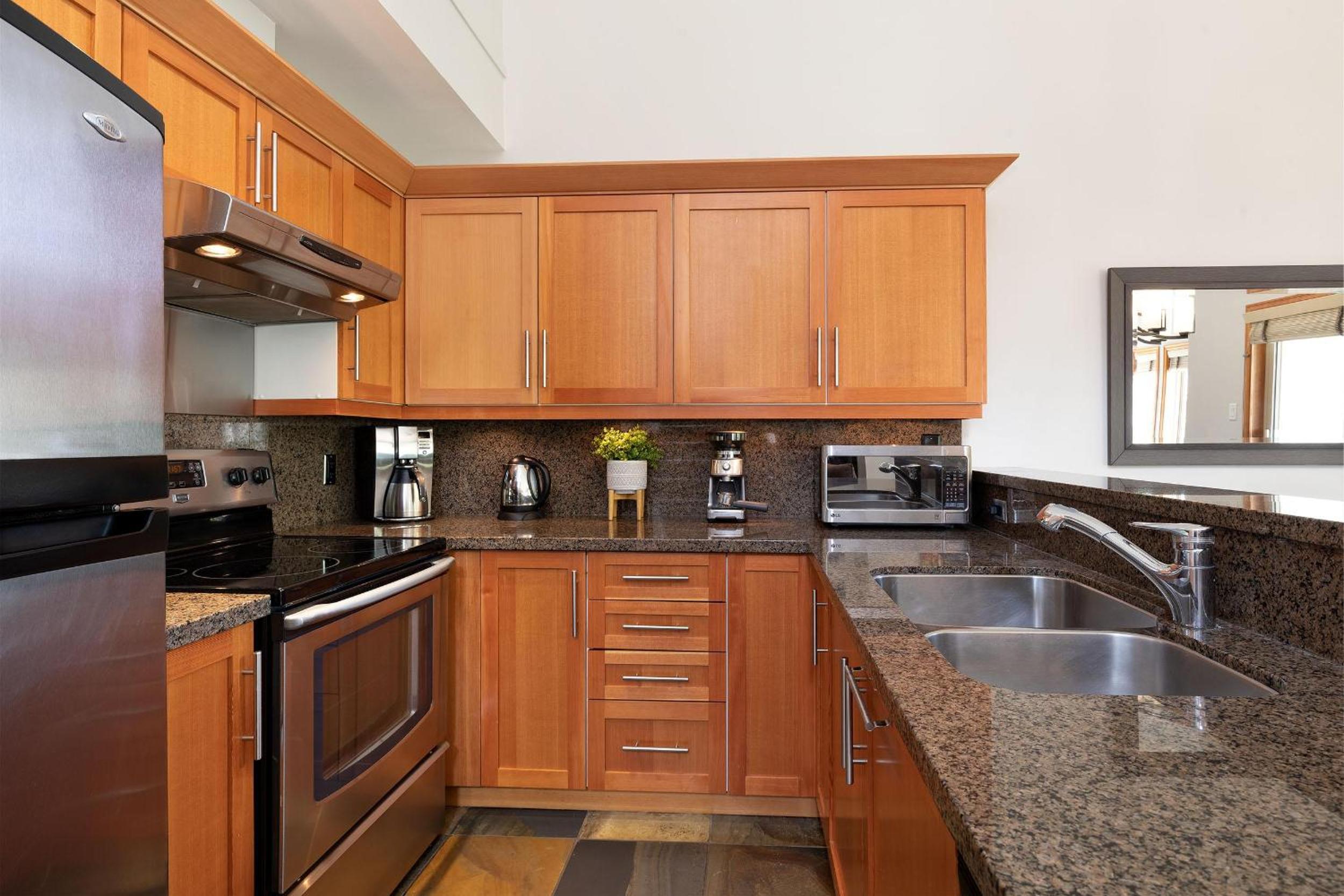 Painted Cliff 4 - Pet-Friendly, Ski-in-Ski-Out, Secure Parking, Communal Hot Tub