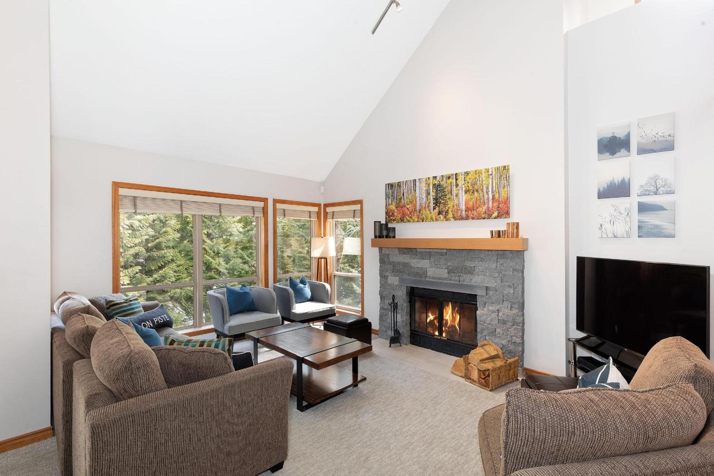 Painted Cliff 4 - Pet-Friendly, Ski-in-Ski-Out, Secure Parking, Communal Hot Tub