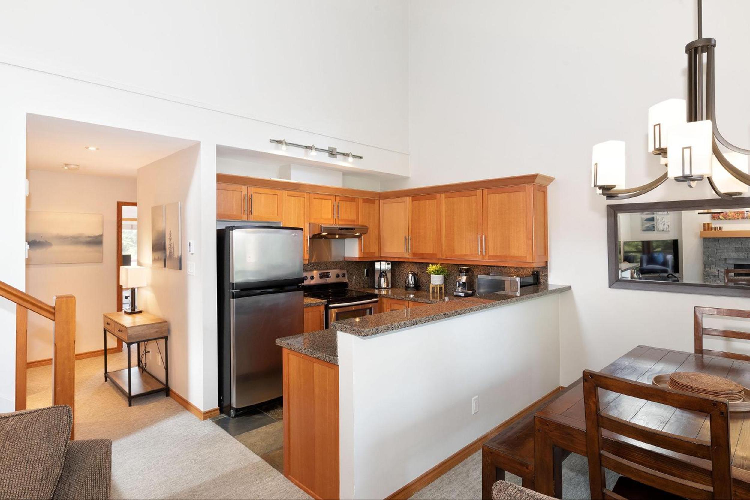 Painted Cliff 4 - Pet-Friendly, Ski-in-Ski-Out, Secure Parking, Communal Hot Tub