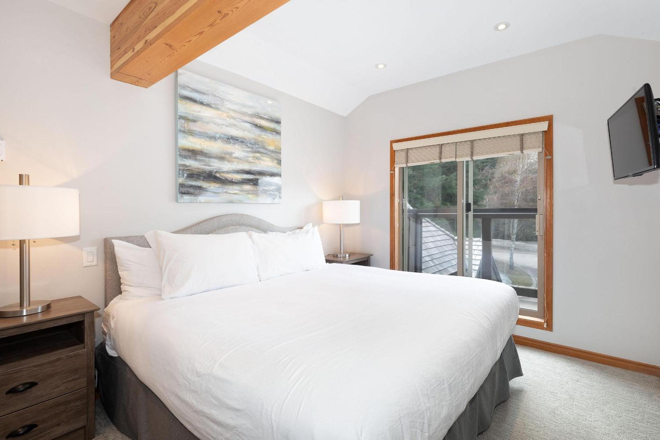 Painted Cliff 4 - Pet-Friendly, Ski-in-Ski-Out, Secure Parking, Communal Hot Tub