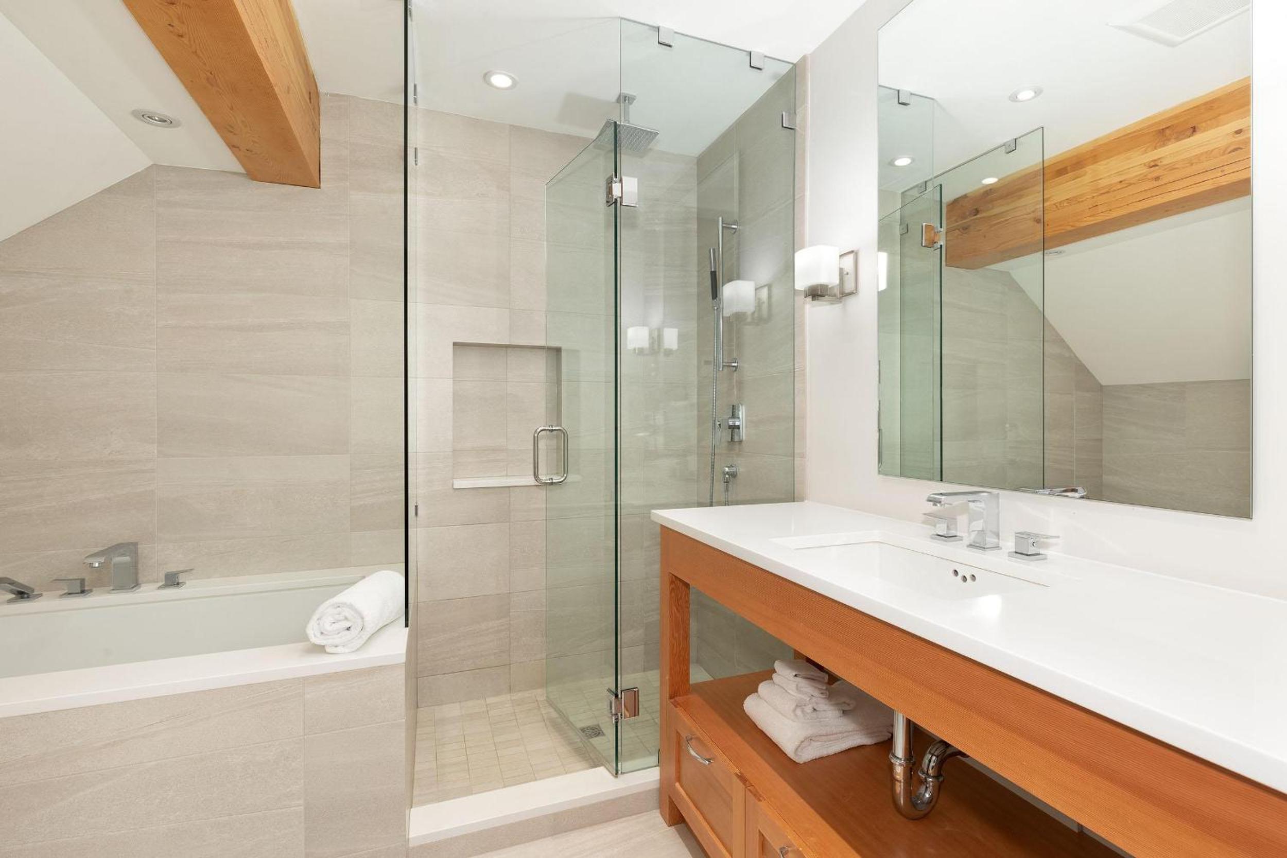 Painted Cliff 4 - Pet-Friendly, Ski-in-Ski-Out, Secure Parking, Communal Hot Tub