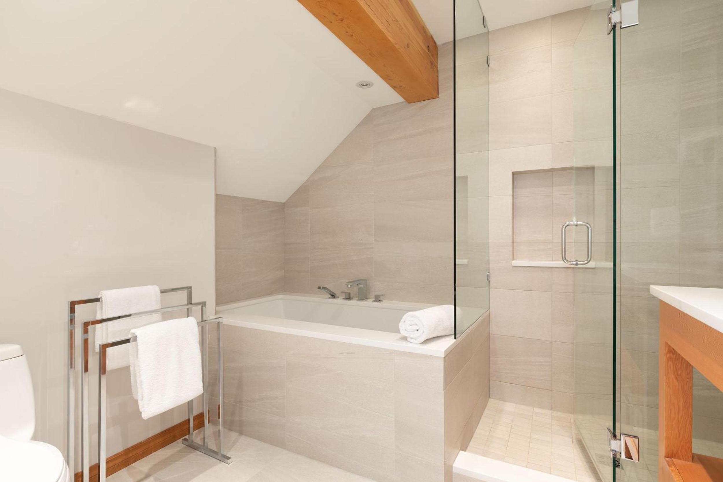 Painted Cliff 4 - Pet-Friendly, Ski-in-Ski-Out, Secure Parking, Communal Hot Tub