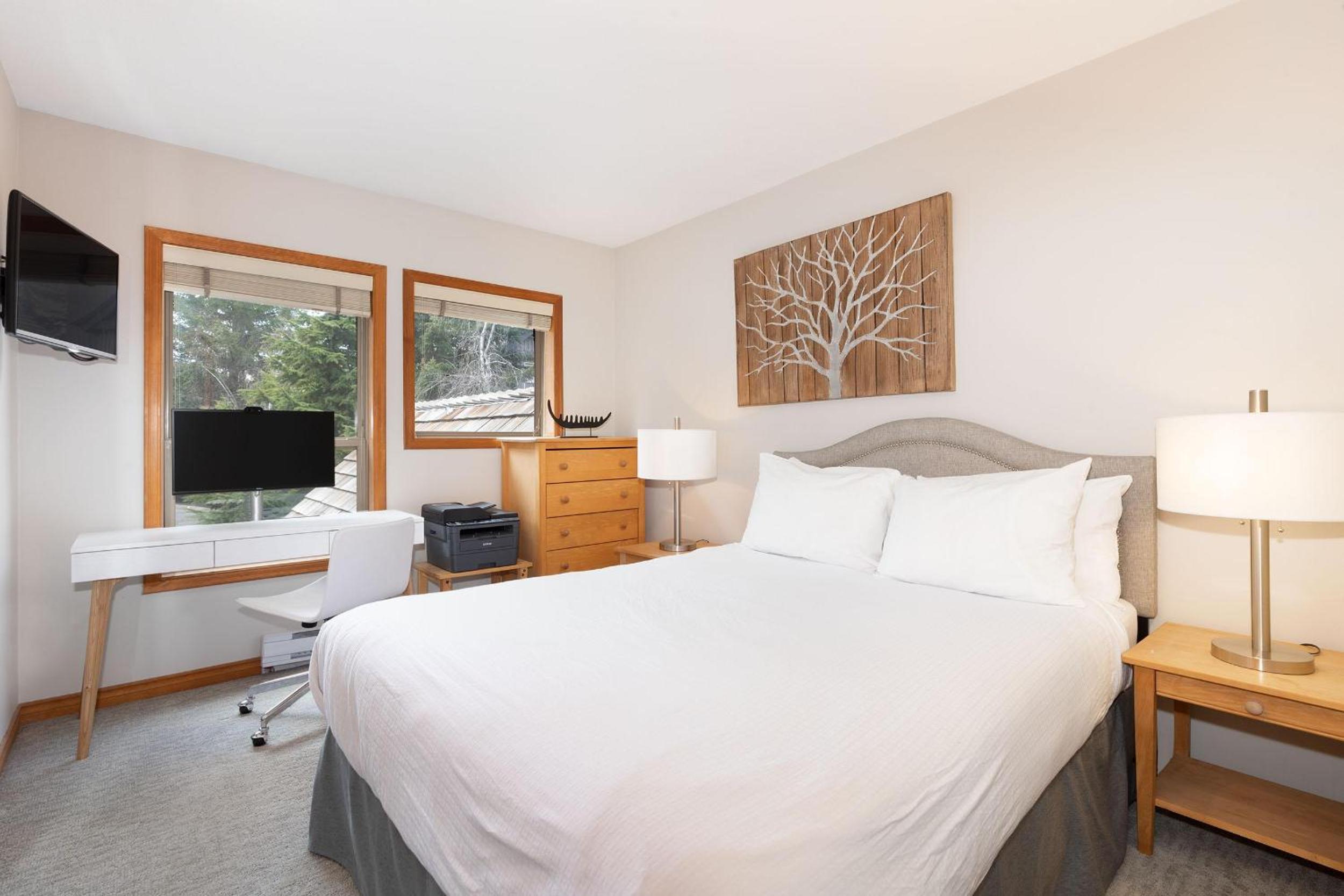 Painted Cliff 4 - Pet-Friendly, Ski-in-Ski-Out, Secure Parking, Communal Hot Tub
