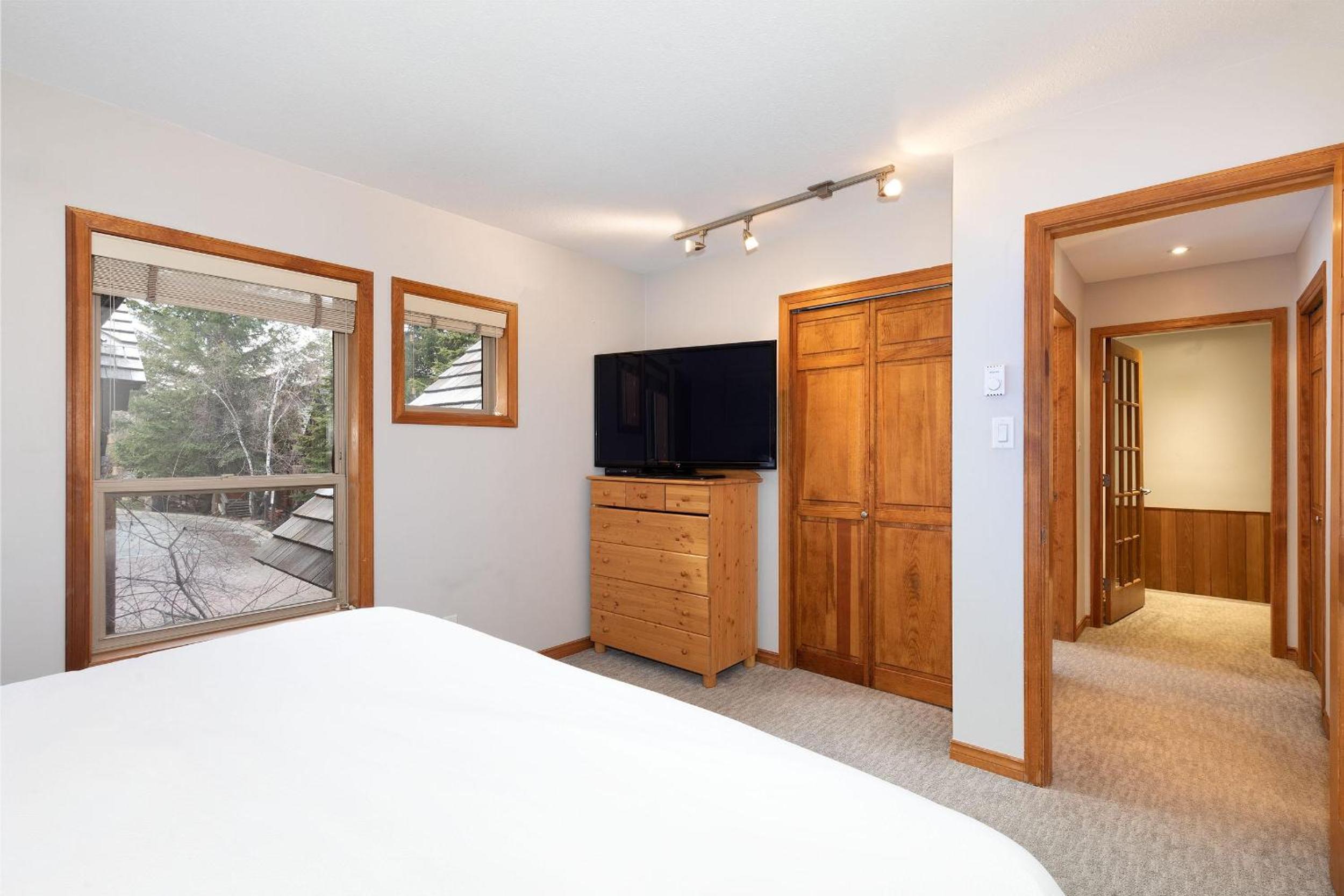 Painted Cliff 4 - Pet-Friendly, Ski-in-Ski-Out, Secure Parking, Communal Hot Tub