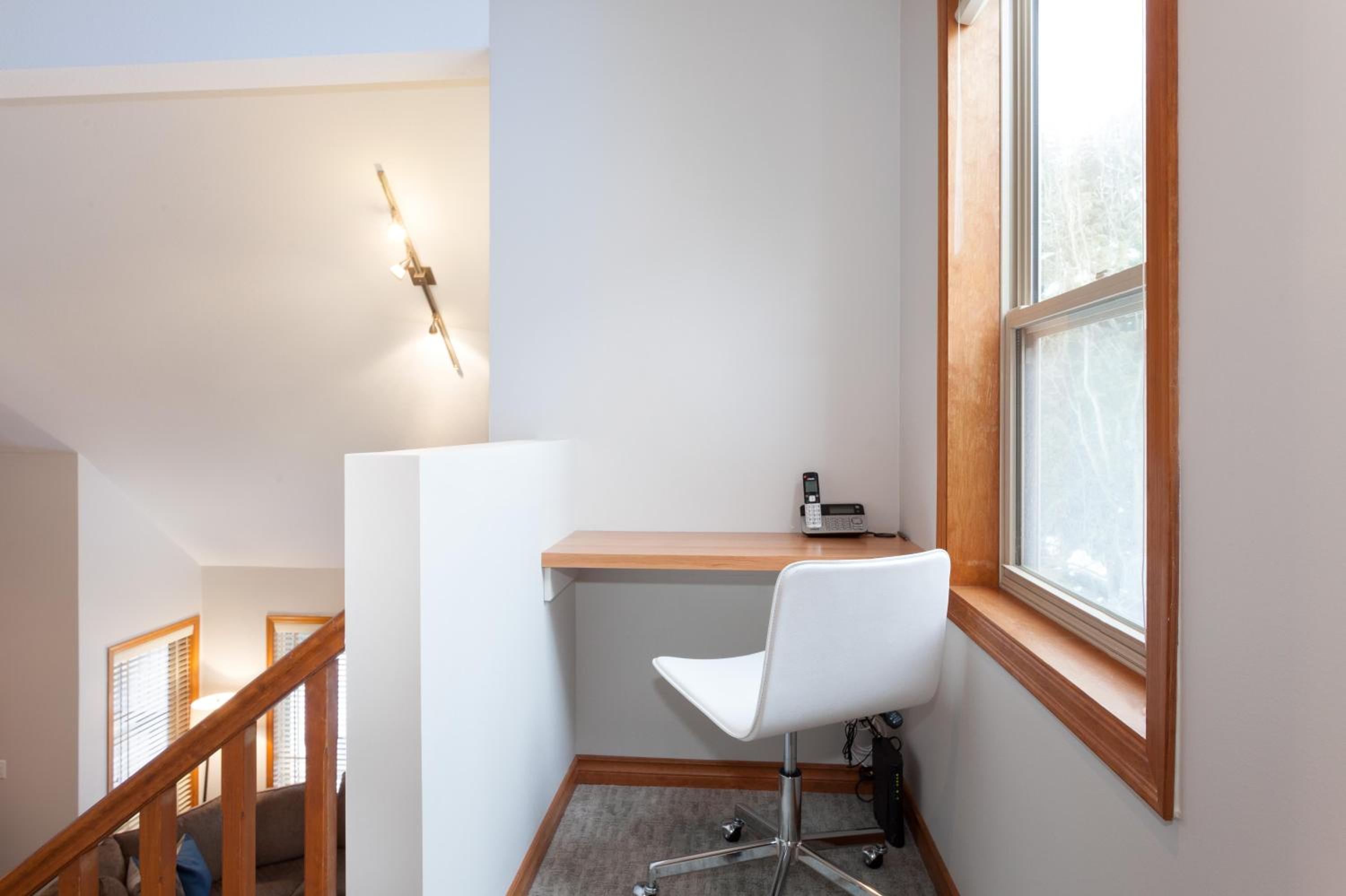 Painted Cliff 4 - Pet-Friendly, Ski-in-Ski-Out, Secure Parking, Communal Hot Tub